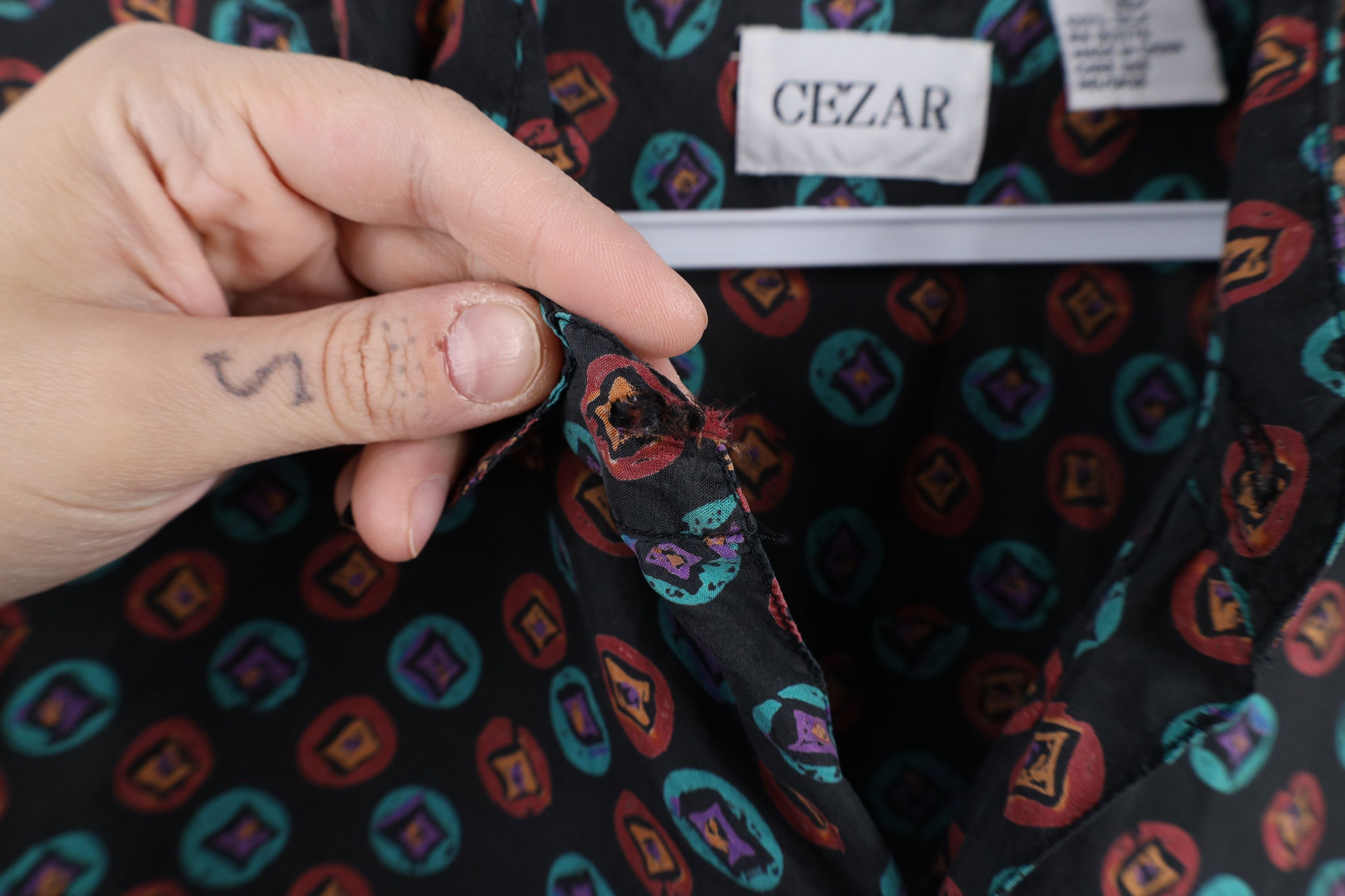 Vintage Vintage 90s Streetwear Geometric Silk Collared Button Shirt Size US XL / EU 56 / 4 - 5 Thumbnail