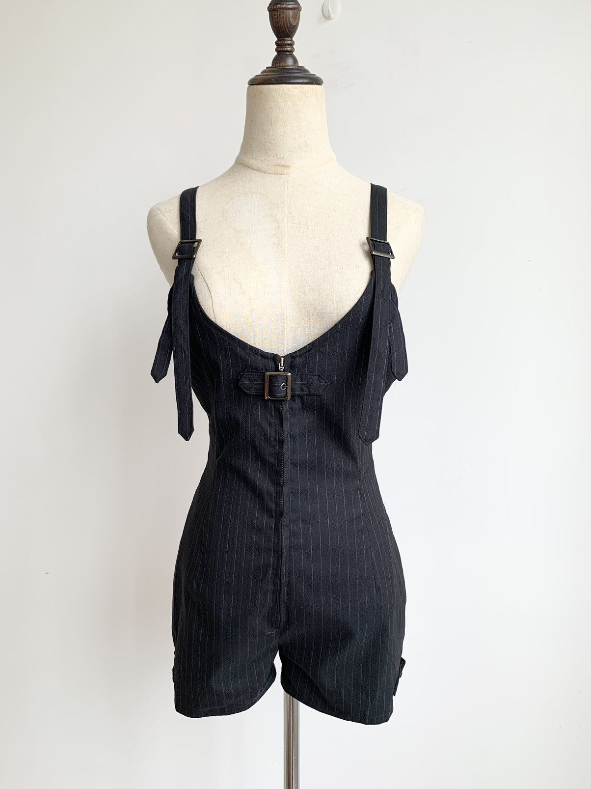 Japanese Brand Alice Auaa Gothic Pinstripe Romper Size 27" / US 4 / IT 40 - 3 Thumbnail