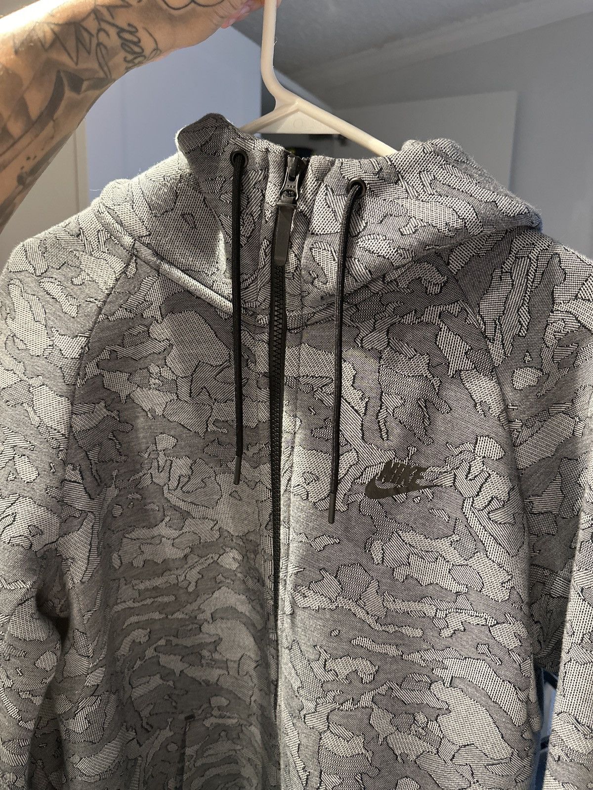 Nike Nike Tech Fleece 2017 Limited Edition “Ice Camo” Size US L / EU 52-54 / 3 - 4 Thumbnail