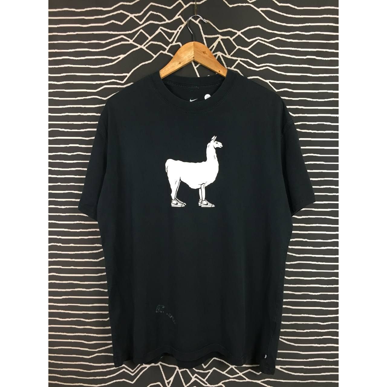 Nike Nike SB Llama Skateboarding Graphic Tee Size L Size US L / EU 52-54 / 3 - 1 Thumbnail