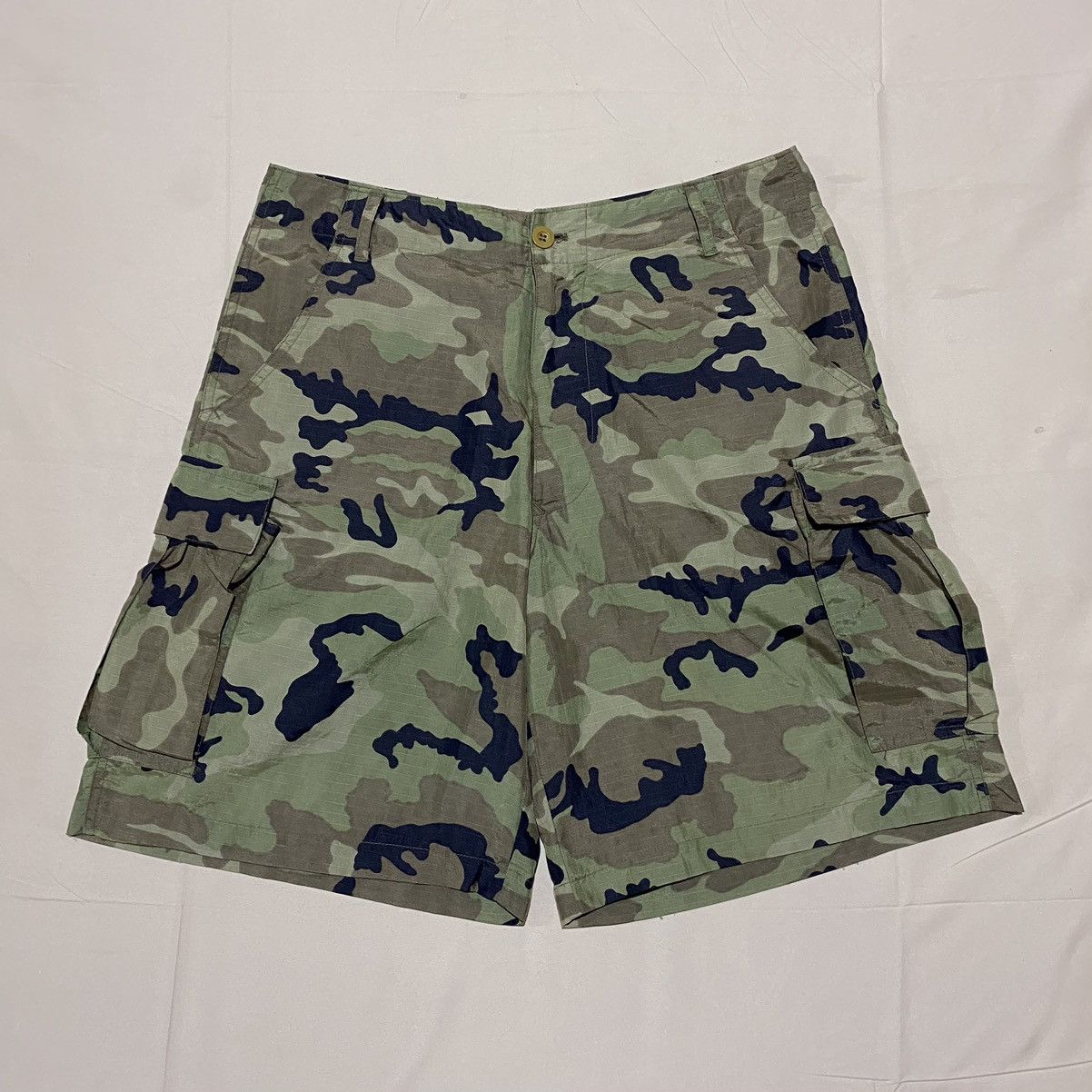 Hook-Ups Vintage Bitch Skateboards Camo Cargo Shorts Size US 34 / EU 50 - 2 Thumbnail