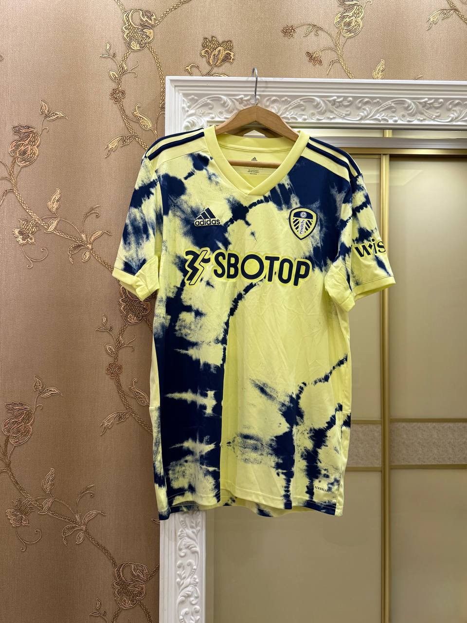 Adidas LEEDS UNITED FC 2022/202 AWAY FOOTBALL ADIDAS SOCCER JERSEY Size US L / EU 52-54 / 3 - 1 Thumbnail
