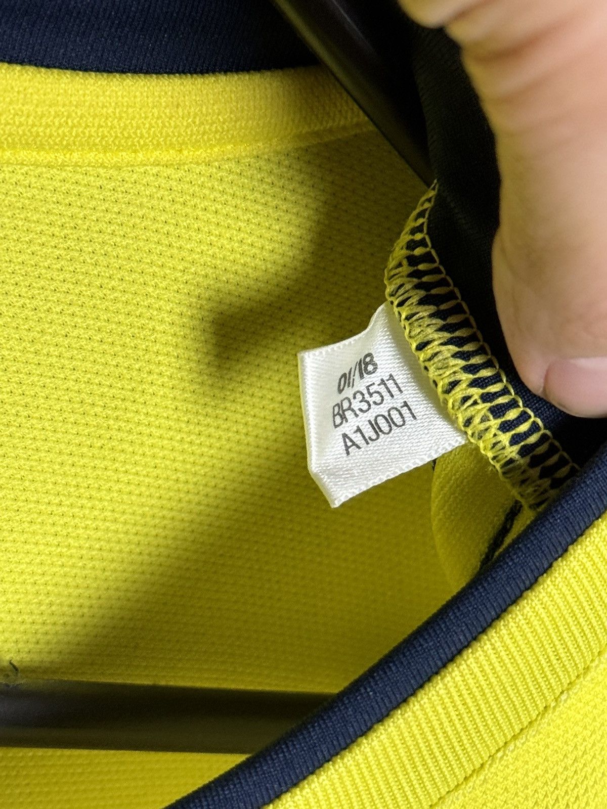 Adidas Colombia National Team 18/19 Home Football Jersey Size US M / EU 48-50 / 2 - 14 Thumbnail