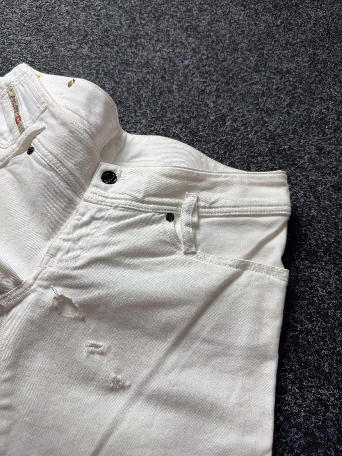 Diesel Luxury 00s Diesel Distressed White Jeans Slim Straight Y2K Size 30" / US 8 / IT 44 - 11 Thumbnail