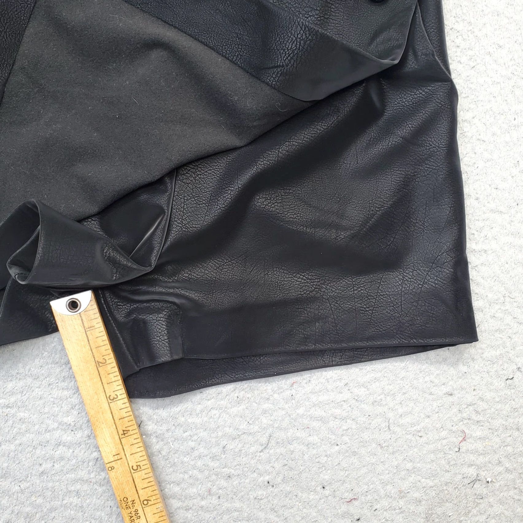 Guess GUESS Asymmetrical Faux Leather Mini Skirt Womens S Black Back Zip Size 28" / US 6 / IT 42 - 5 Thumbnail