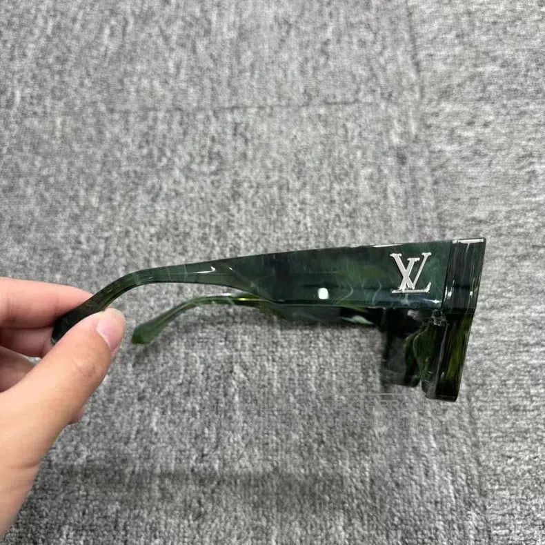 Louis Vuitton Louis Vuitton Fashion Sunglasses Size ONE SIZE - 3 Thumbnail