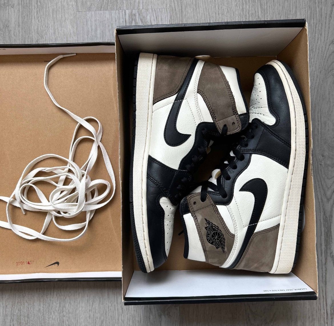 Jordan Brand × Nike Size 11 - Nike Air Jordan 1 Retro High OG ‘Dark Mocha’ Size US 11 / EU 44 - 10 Thumbnail