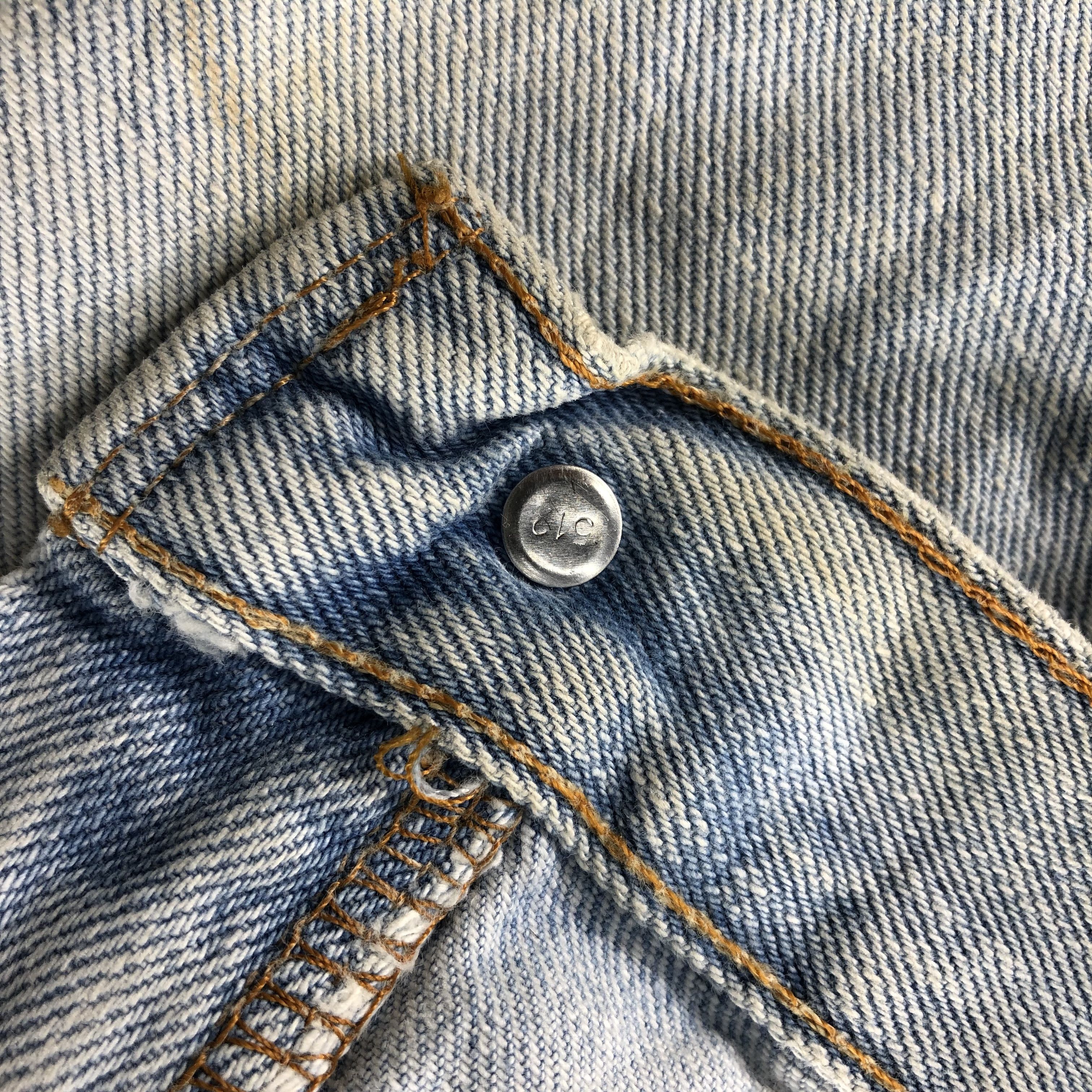 Levi's Vintage 90s Light Wash Levis 550 Jeans-J1241 Size US 32 / EU 48 - 9 Thumbnail