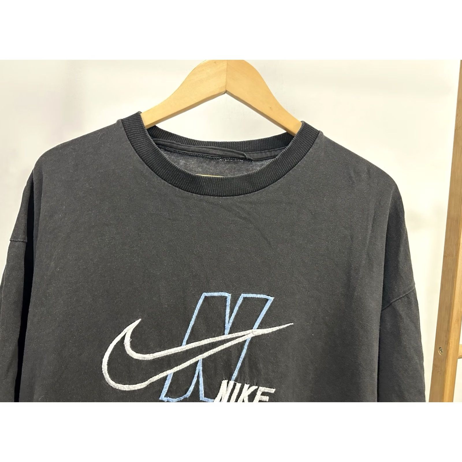 Nike VTG 90s Nike Swoosh Spellout Embroidered Faded Worn Cotton T-Shirt XL Black Mens Size US XL / EU 56 / 4 - 3 Thumbnail