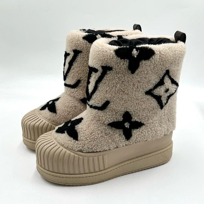 Louis Vuitton Louis Vuitton Presbyopic lambswool boots Size US 7.5 / IT 37.5 - 2 Thumbnail