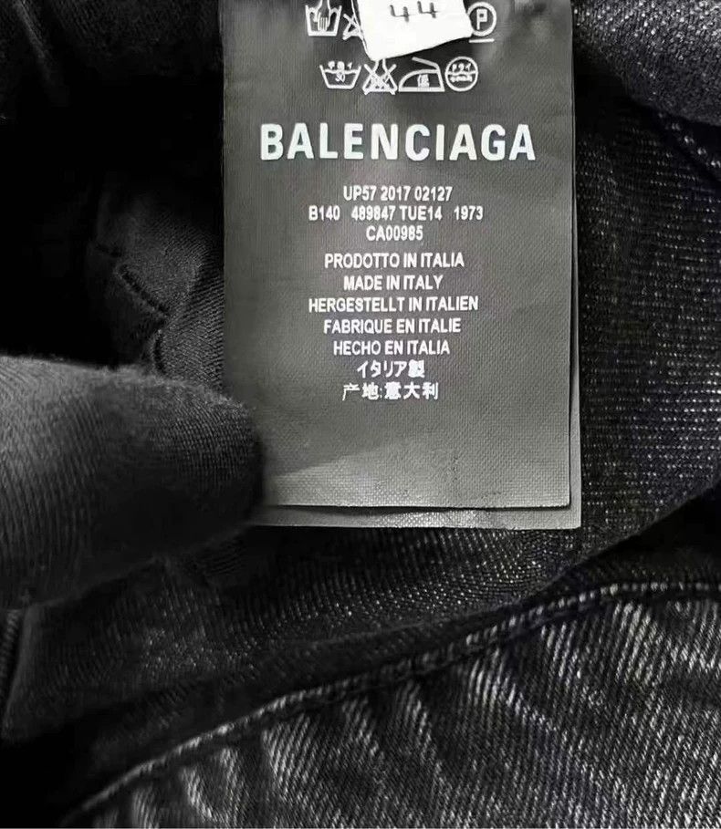 Balenciaga Balenciaga Black Washed and Worn Collar Destroyed Back Emb Size US S / EU 44-46 / 1 - 5 Thumbnail