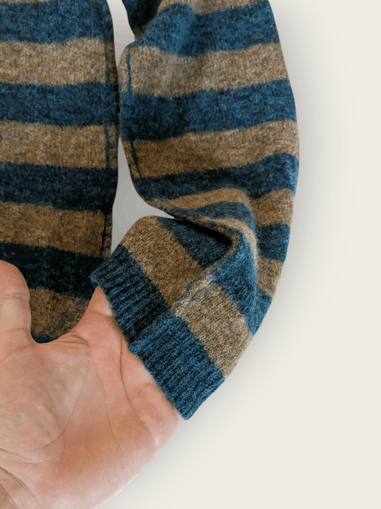 Hugo Boss Hugo Boss Wool Sweater Striped V-Neck Made in Italy Size L Size US L / EU 52-54 / 3 - 11 Thumbnail