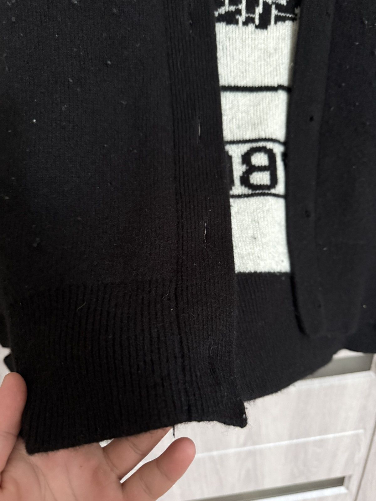 Burberry Burberry Merino Wool Cashmere Logo Intarsia Cut Out Sweater Size S / US 4 / IT 40 - 10 Thumbnail