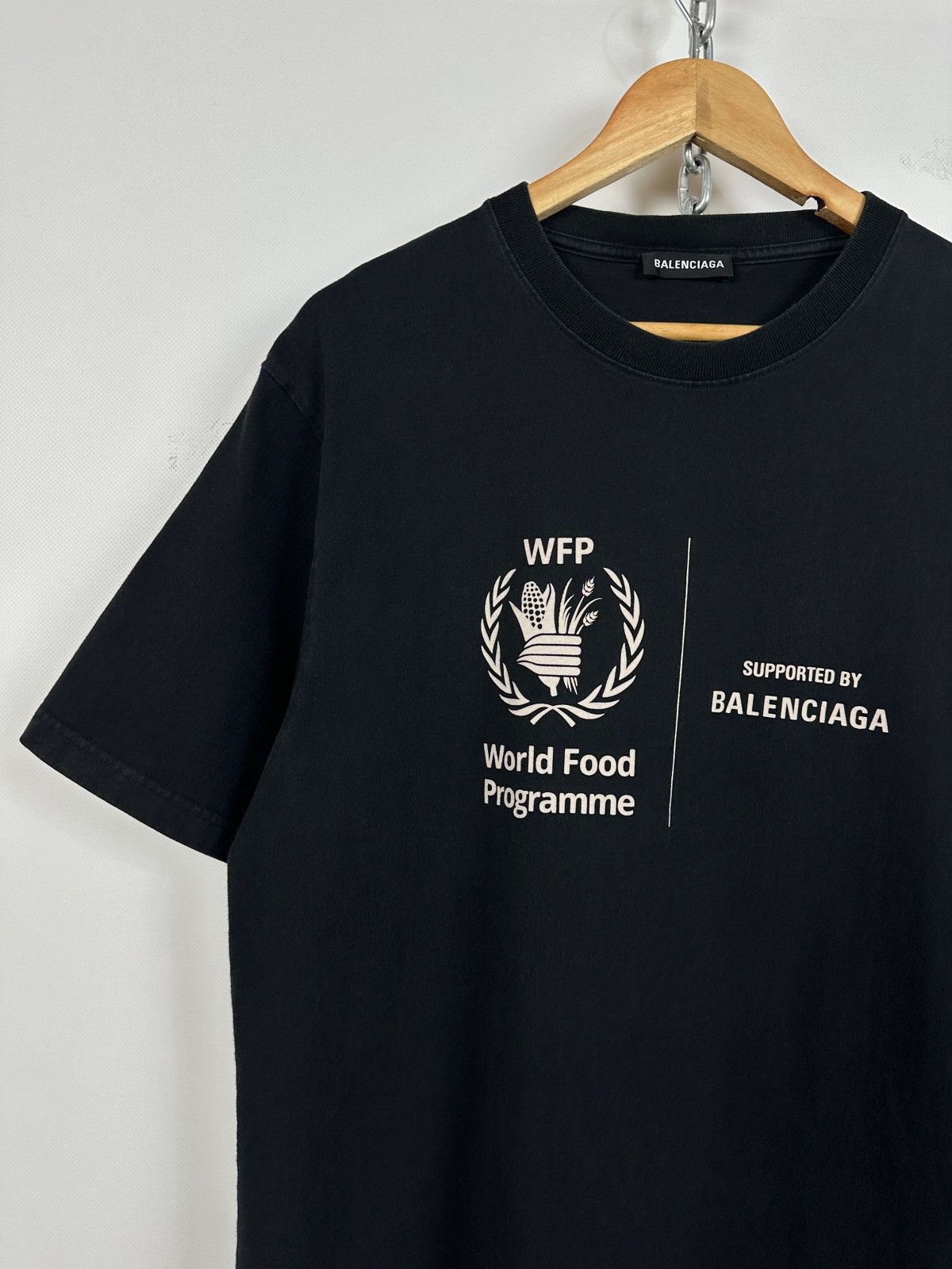 Balenciaga Balenciaga WFP World Wood Programme Supports Black T-Shirt Size US L / EU 52-54 / 3 - 11 Thumbnail