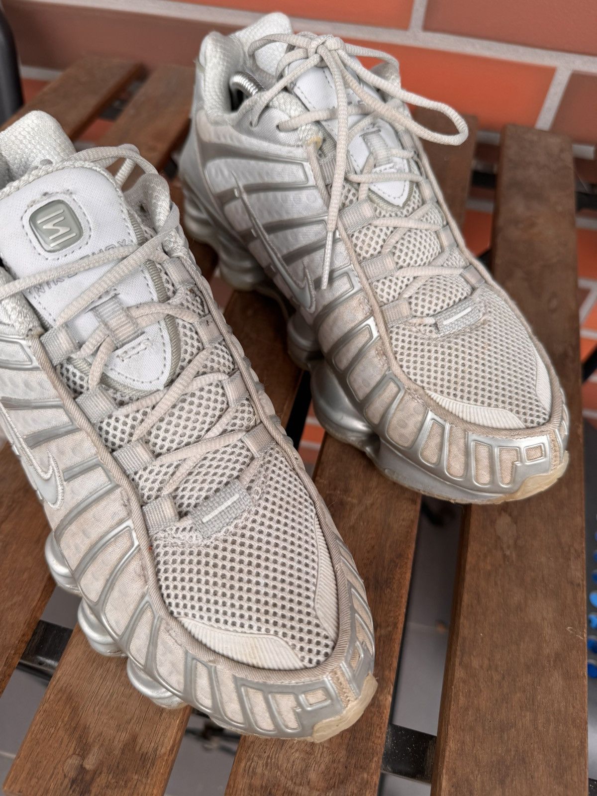 Nike × Vintage 00s Nike Shox “Pure Platinum Metallic Chrome” Sneakers Size US 9.5 / EU 42-43 - 2 Thumbnail