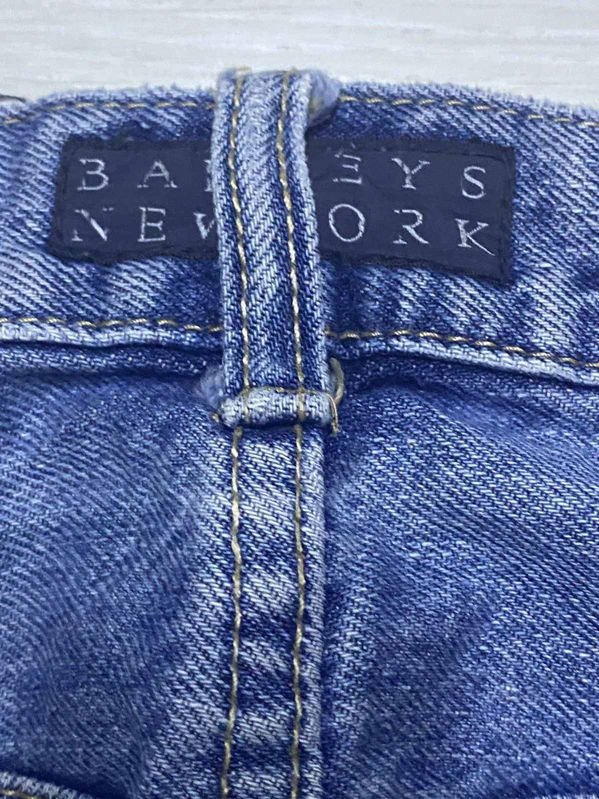 Barneys New York Vintage Barneys New York Light Wash baggy Jeans Size US 31 - 11 Thumbnail