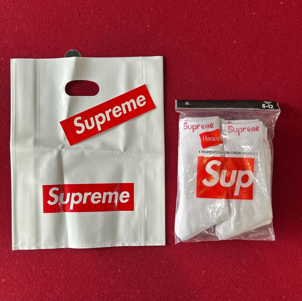 Supreme Supreme x Hanes Cushion Socks (4 White) Size ONE SIZE - 1 Thumbnail