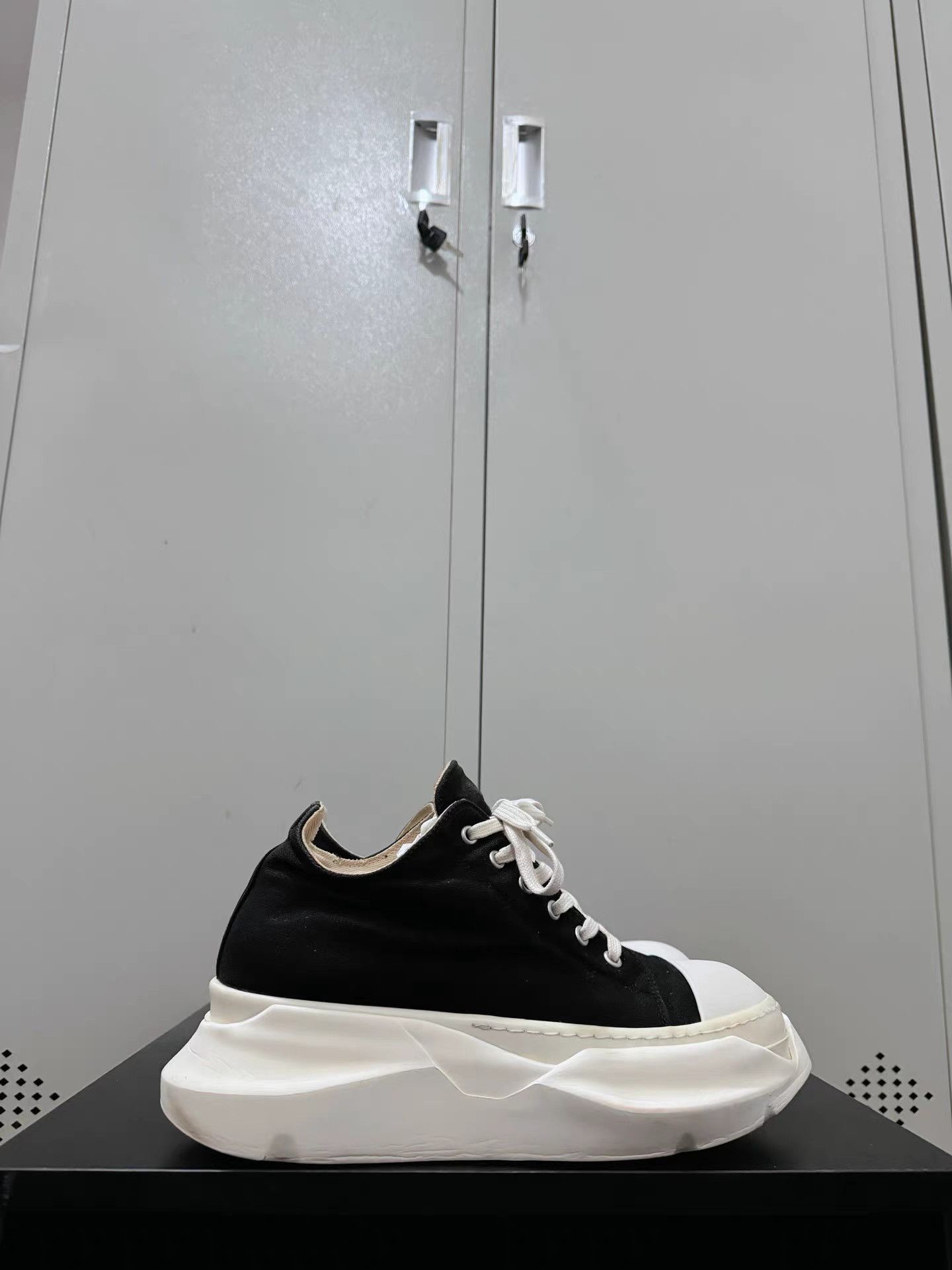 Rick Owens Rick Owens Abstract sneakers with tank sole, Converse-style Size US 7 / EU 40 - 8 Thumbnail