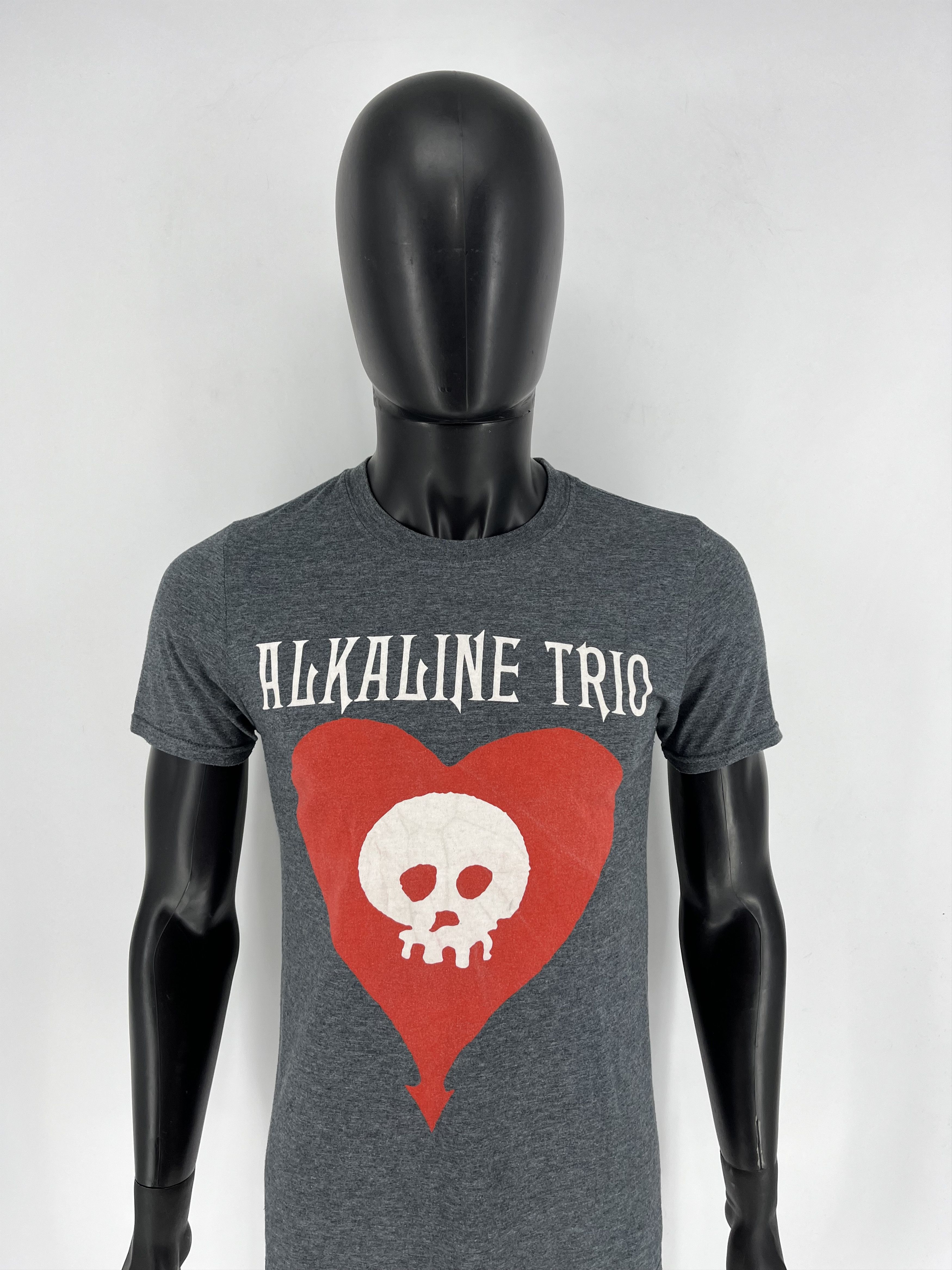 Band Tees × Vintage Vintage Alkaline Trio Classic Heartskull Tee Punk Rock Band Size US S / EU 44-46 / 1 - 5 Thumbnail