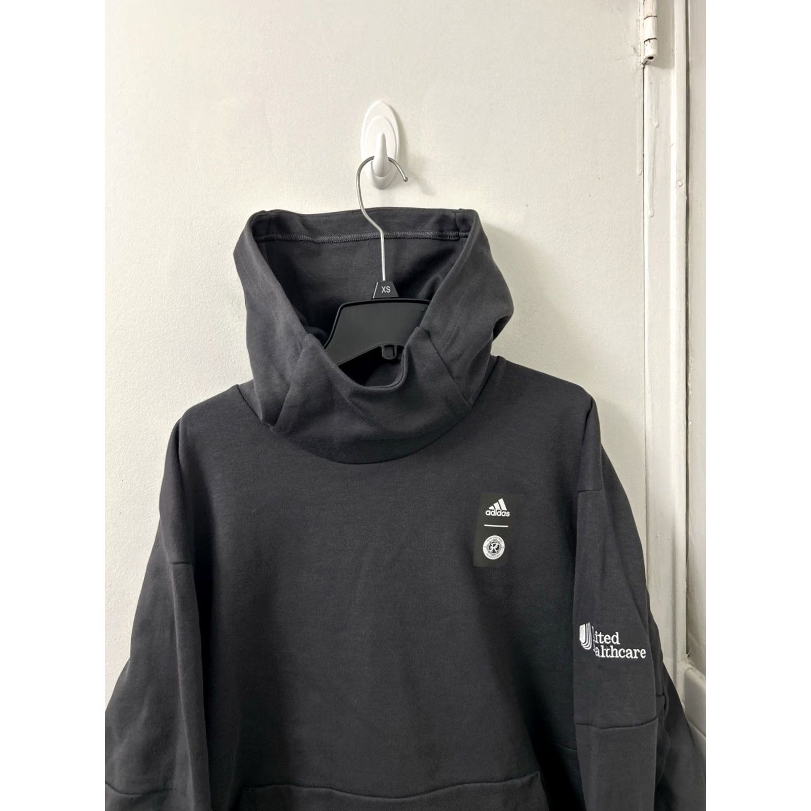 Adidas Adidas Hoodie Unisex Adults L Black Pullover Pocket Sweatshirt Logo NWT L/S 90 MSRP Size US L / EU 52-54 / 3 - 2 Thumbnail