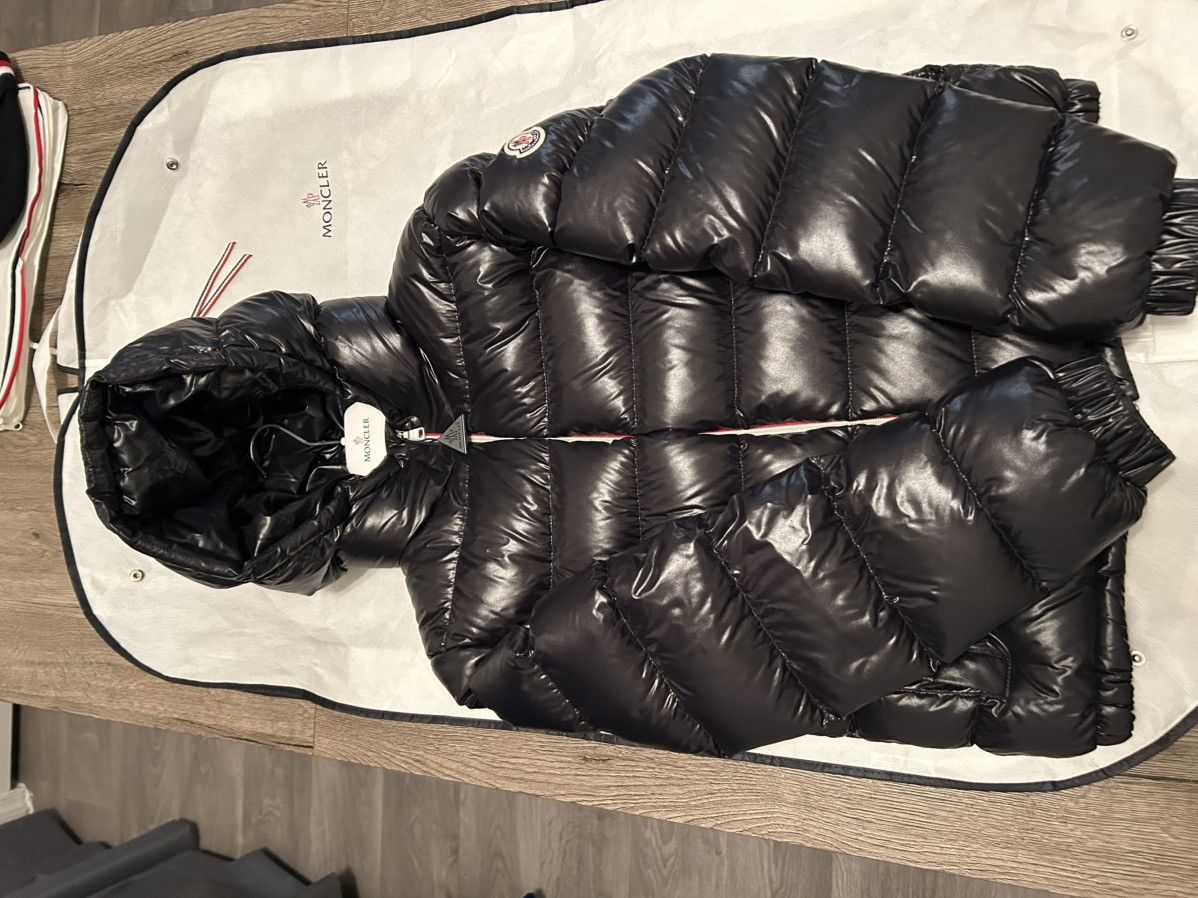Moncler Moncler coat size 14a/small/ size 1 Size US S / EU 44-46 / 1 - 2 Thumbnail