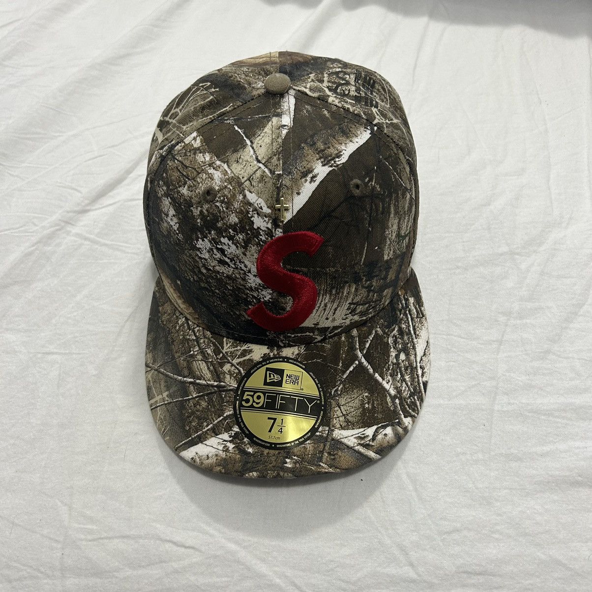 Supreme 2024 SUPREME REAL TREE GOLD CROSS FITTED 7 1/4 | Grailed