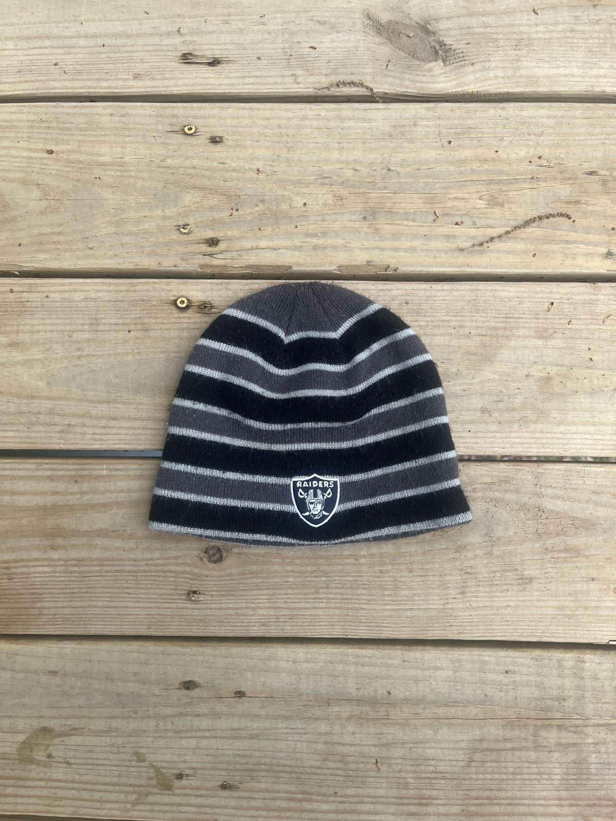 NFL × Vintage Vintage Oakland Raiders Beanie Size ONE SIZE - 1 Thumbnail
