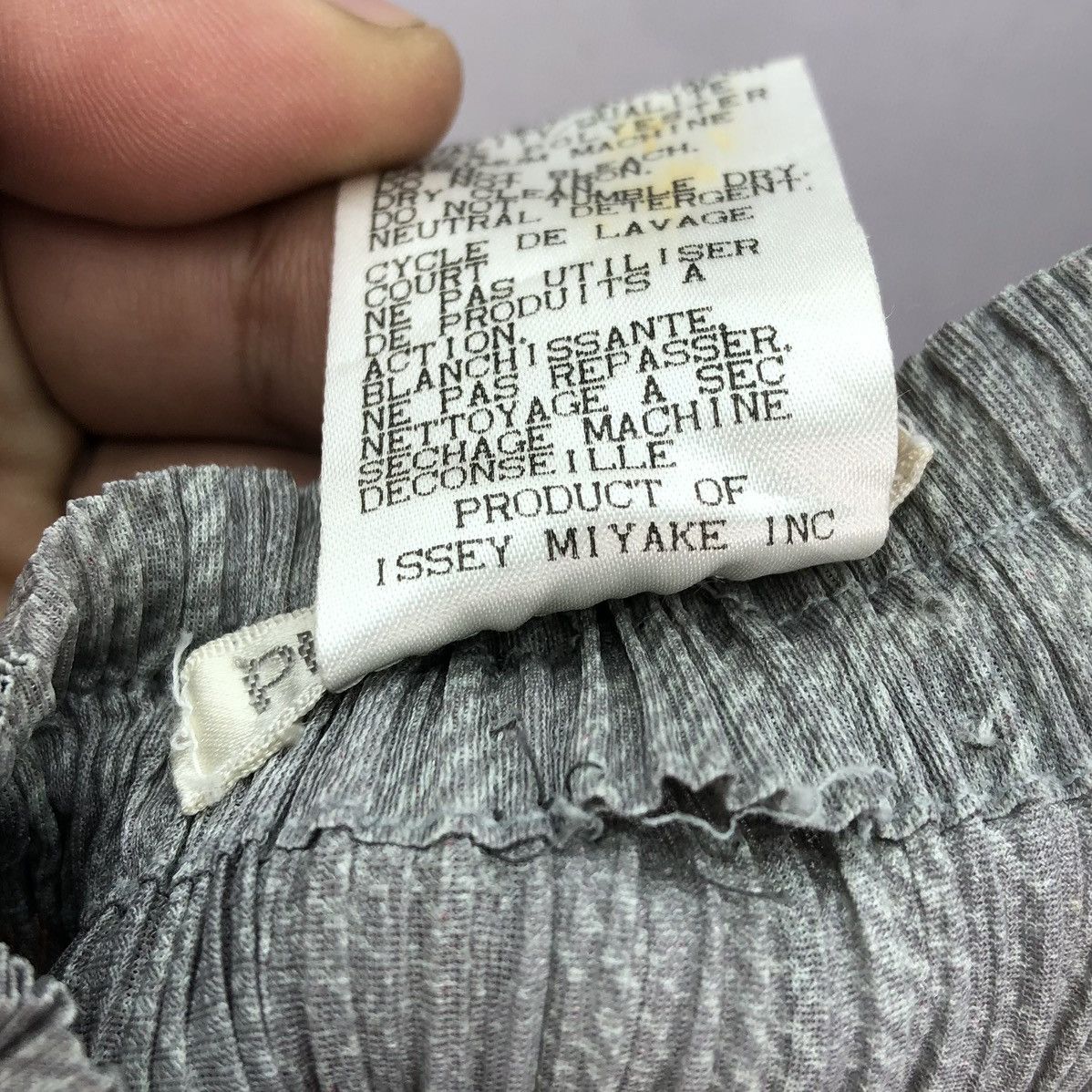 Pleats Please Issey Miyake Pleats Please Issey Miyake Pleated Basic Midi Skirt Size 30" / US 8 / IT 44 - 15 Thumbnail
