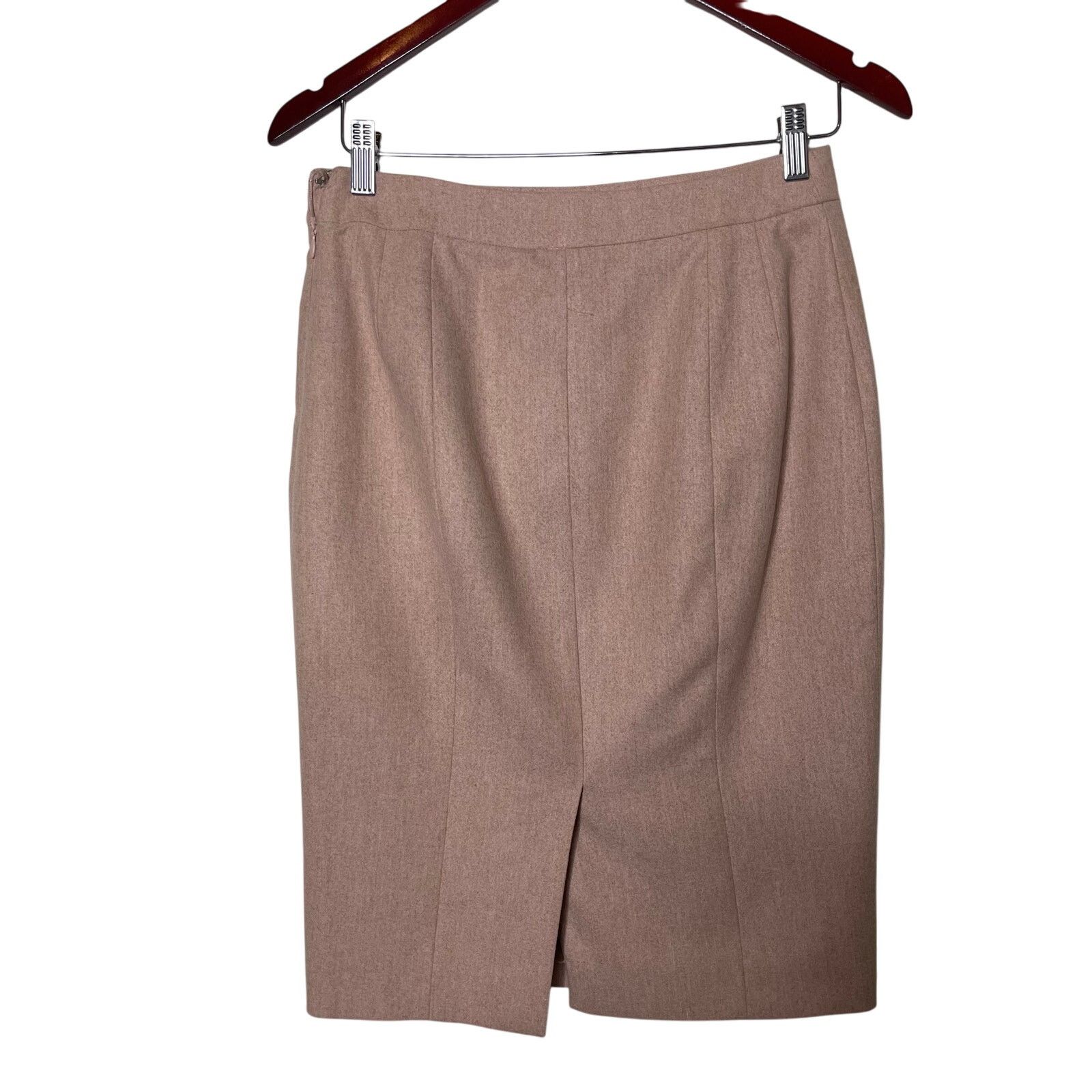 Salvatore Ferragamo Salvatore Ferragamo cream wool angora pencil classic skirt 8 Size 30" / US 8 / IT 44 - 3 Thumbnail