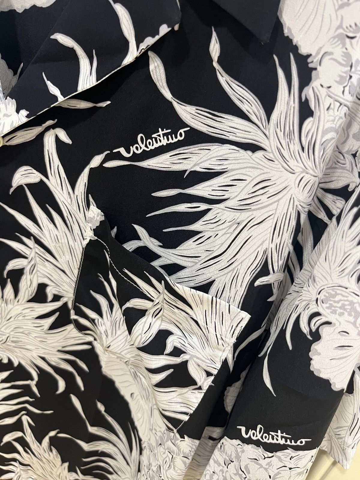 Valentino Pineapple print silk bowling shirt size46 Size US S / EU 44-46 / 1 - 10 Thumbnail