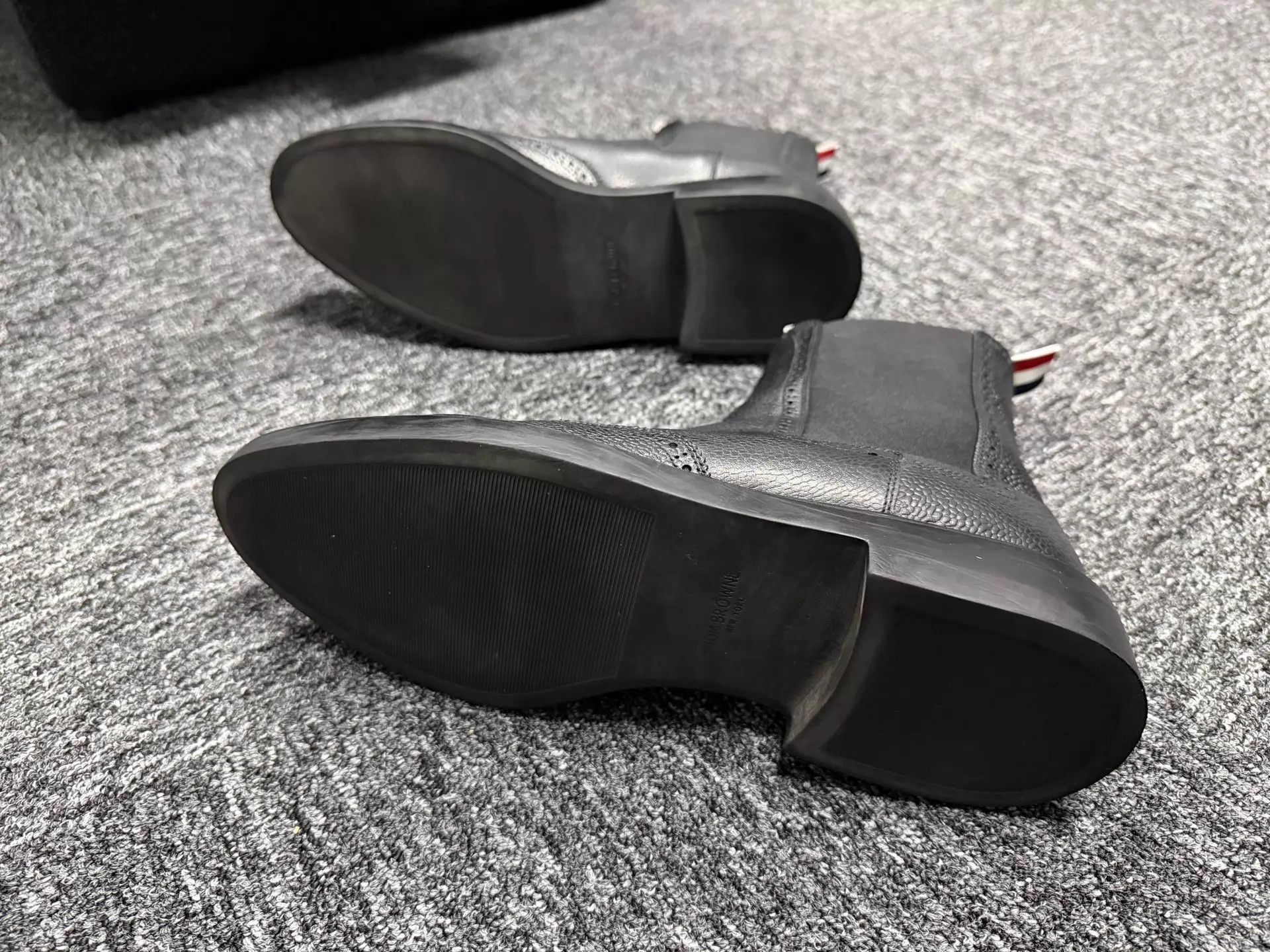 Thom Browne Thom Browne Men's Classic Brogue Chelsea Boot Black Size US 10 / EU 43 - 4 Thumbnail