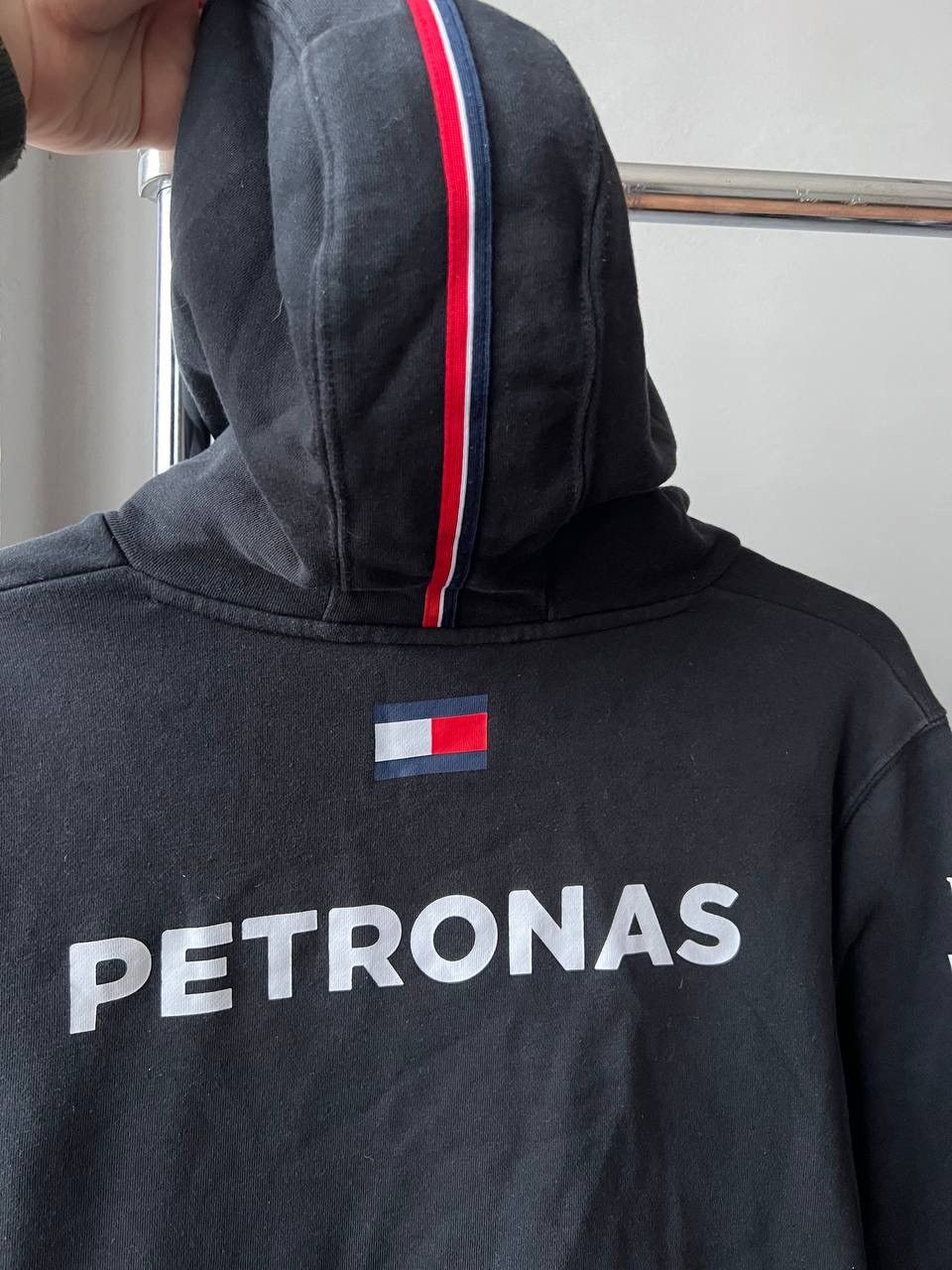Formula 1 2022 MERCEDES BENZ AMG PETRONAS FORMULA ONE TEAM HOODIE L Size US L / EU 52-54 / 3 - 14 Thumbnail
