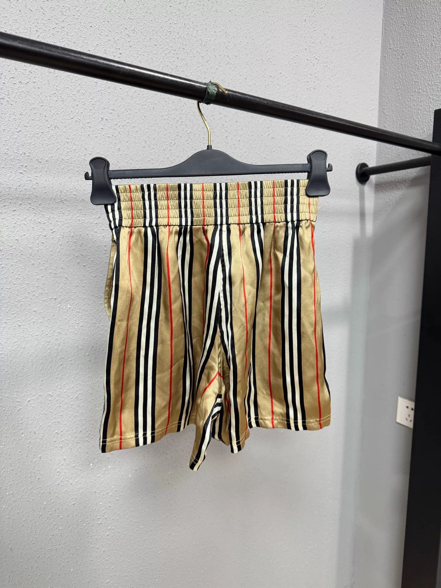 Burberry Burberry Silk Striped Shorts Size 32" / US 10 / IT 46 - 1 Thumbnail