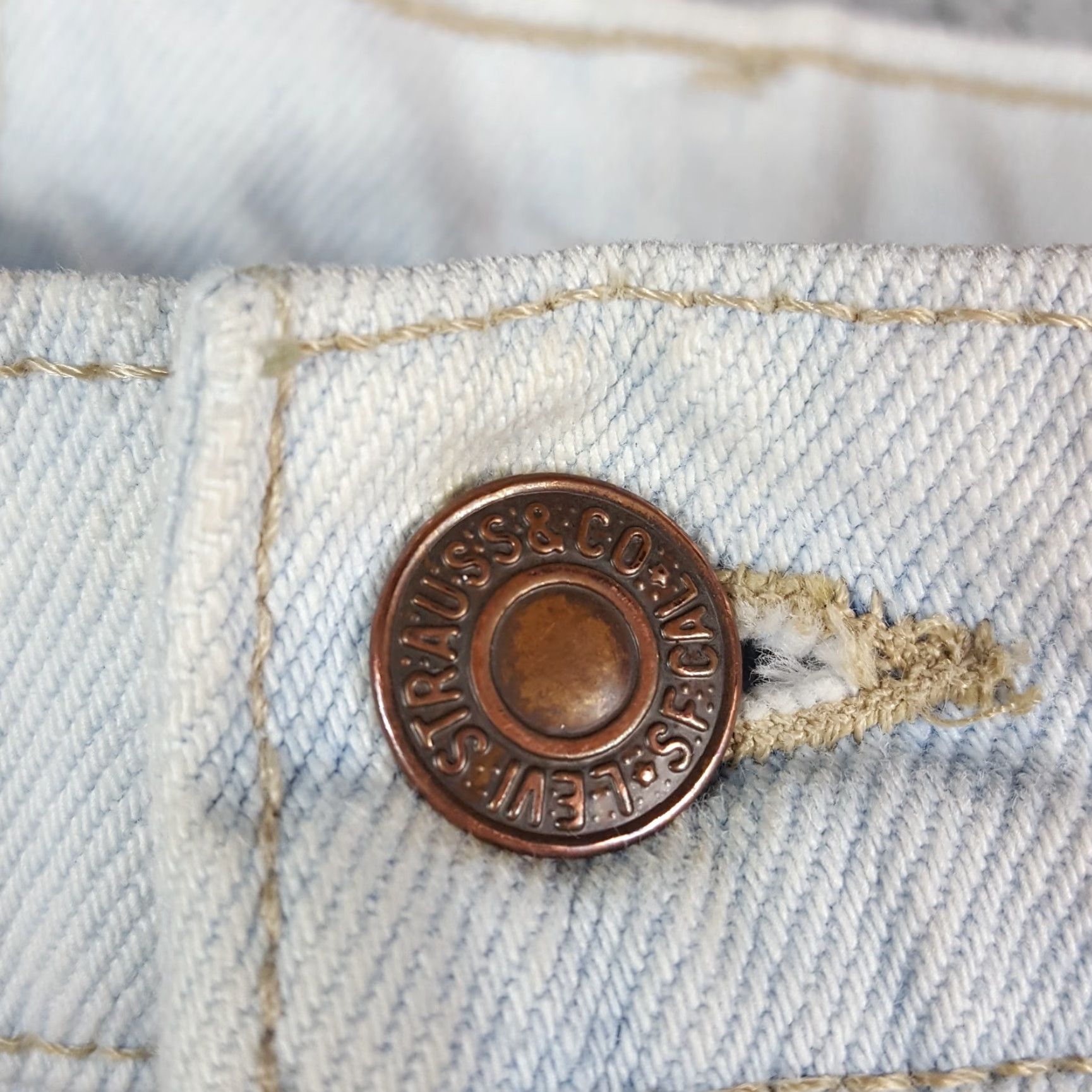 Levi's VINTAGE Levi's 550 Tapered Jeans Men 36x32 Light Washed Blue Y2K 90s Grunge Rock Size US 36 / EU 52 - 5 Thumbnail