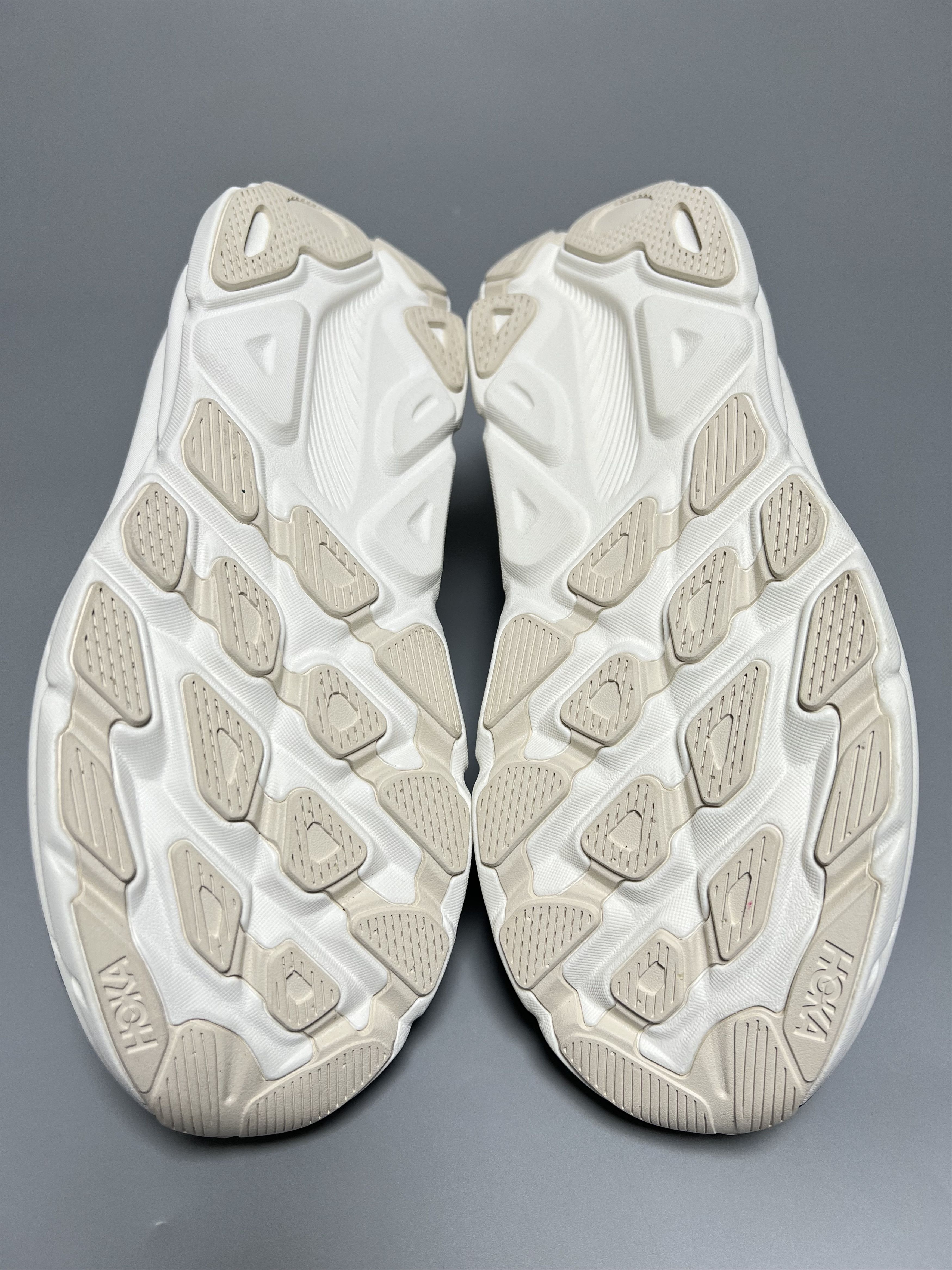 Hoka 10.5B Hoka One One Clifton 9 Running Shoes Walking Gym Size US 10.5 / IT 40.5 - 6 Thumbnail
