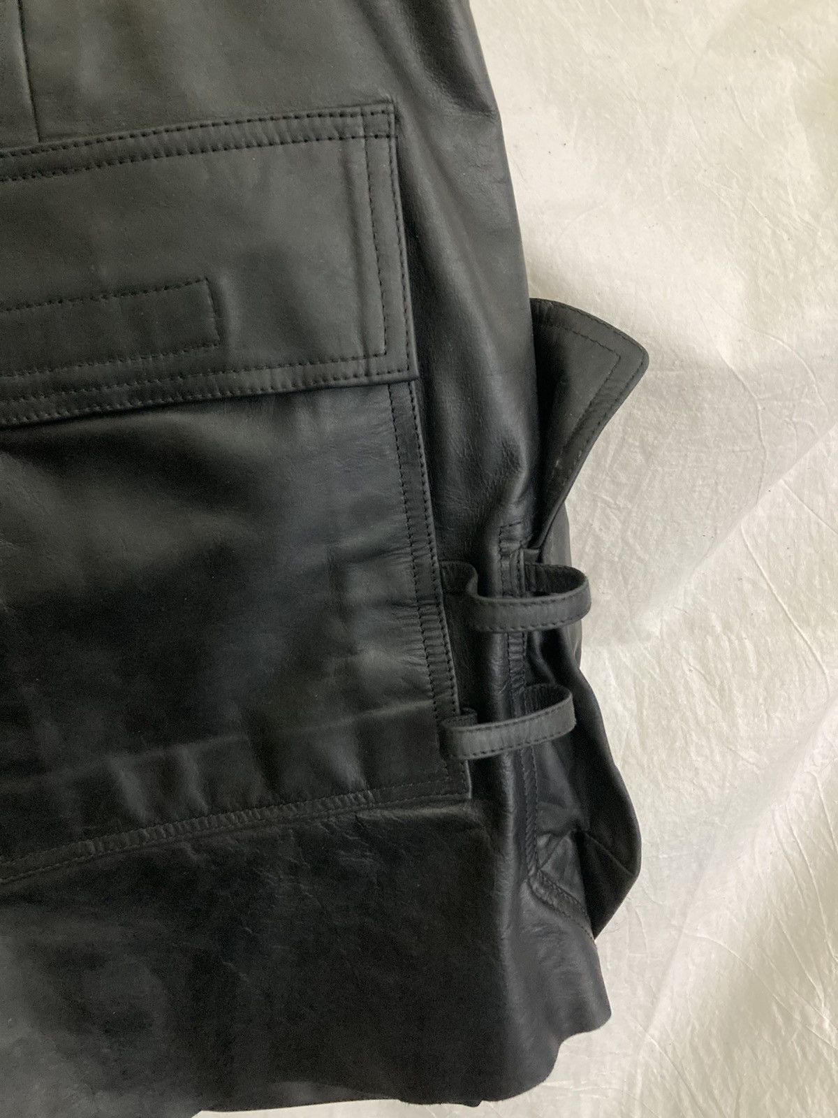 Rick Owens NEVER WORN / Rick Owens Leather Stefan Cargo Shorts in Black Size US 32 / EU 48 - 16 Thumbnail
