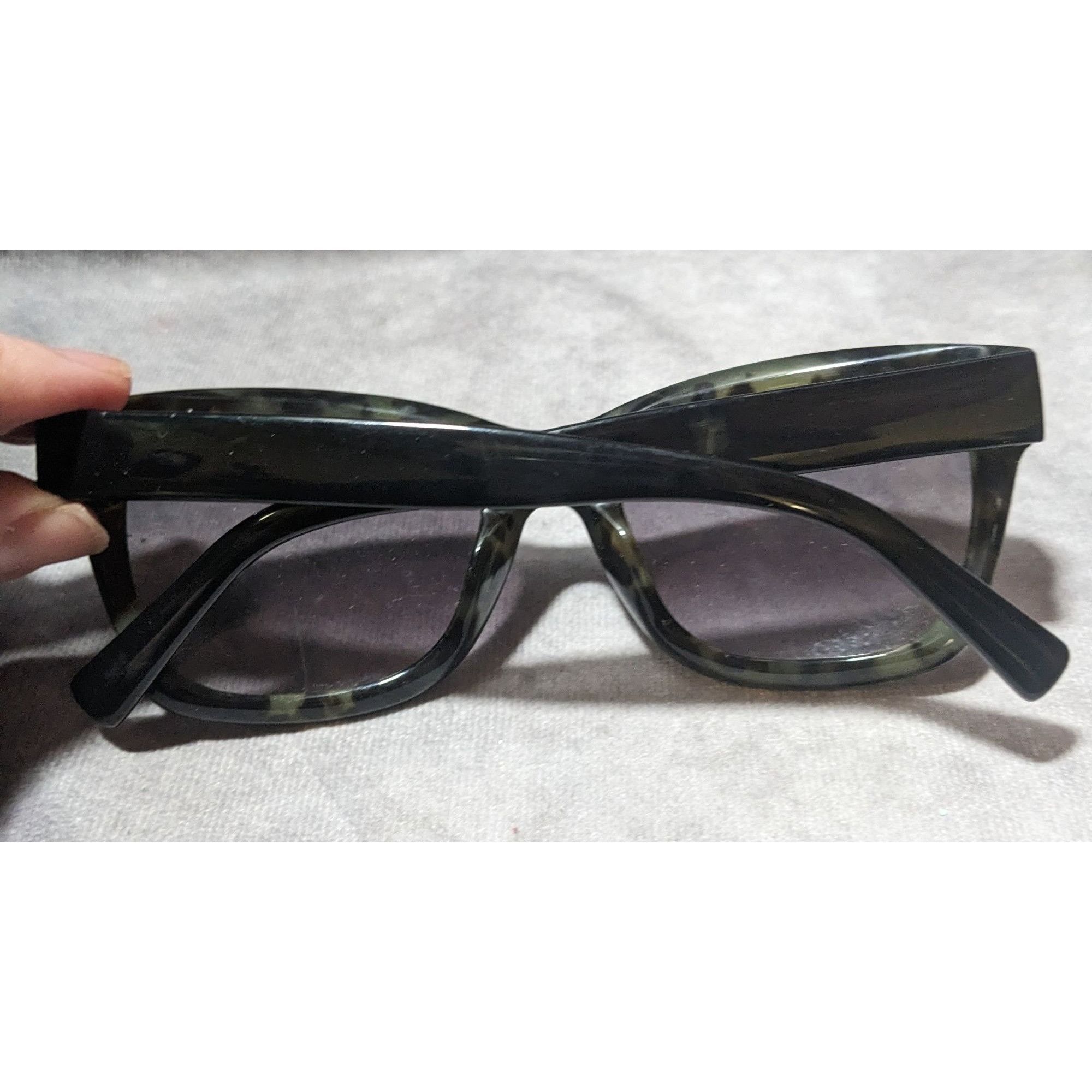 Banana Republic Banana Republic Black And Tortoise Margeaux Sunglasses Size ONE SIZE - 9 Thumbnail