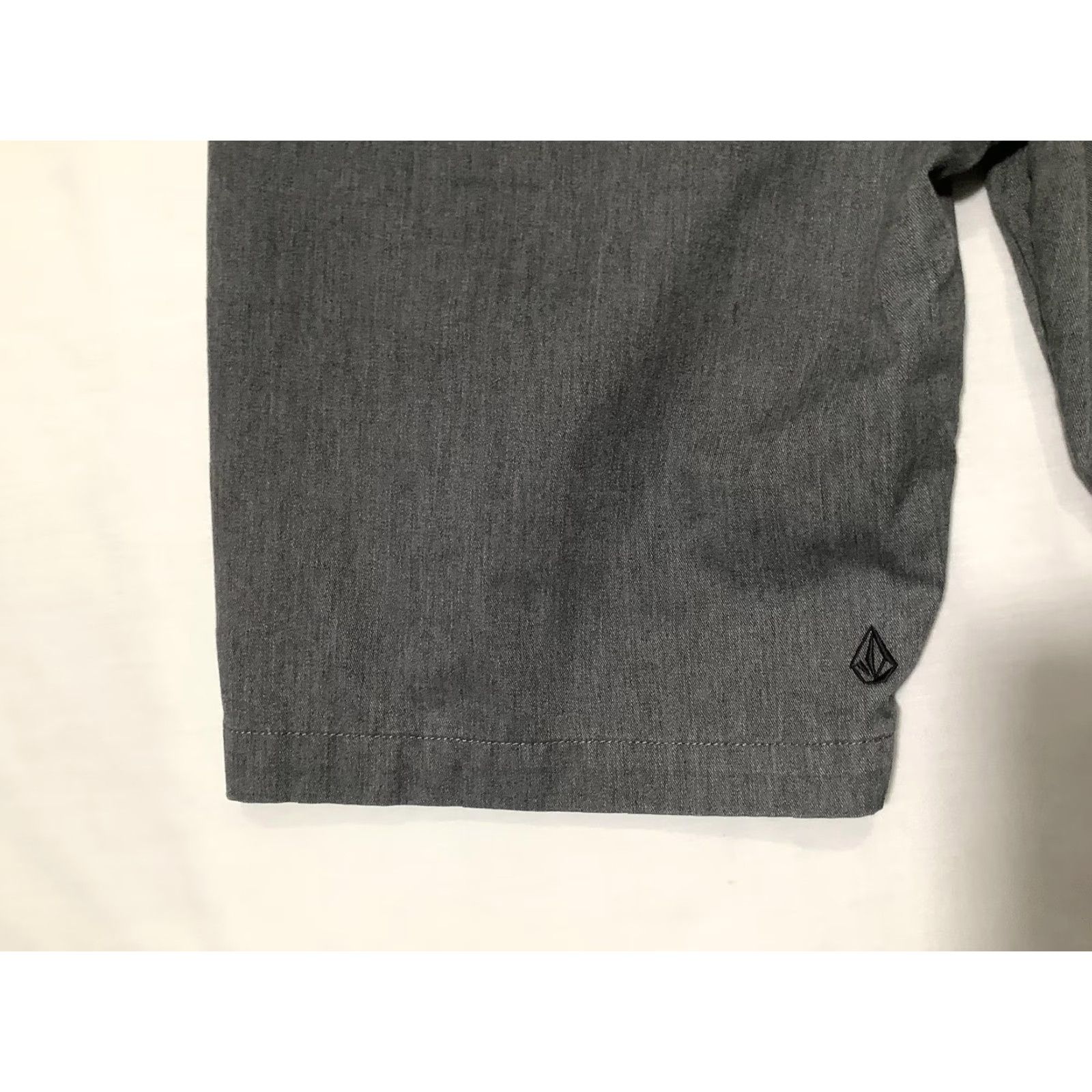 Volcom Volcom Chino Shorts Mens 30 Gray Casual Summer 11in Inseam Flat Front Pockets Regular Non-NV Size US 30 / EU 46 - 7 Thumbnail