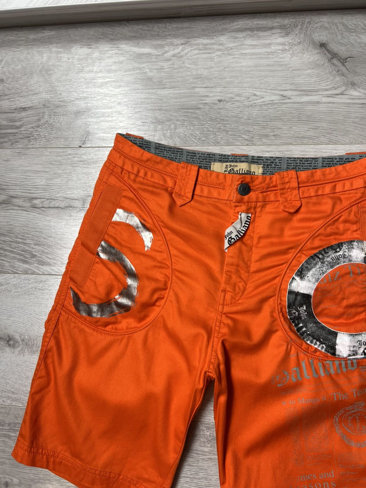 John Galliano John Galliano All Over Printed Orange Shorts Size Men’s XS Size US 28 / EU 44 - 2 Thumbnail
