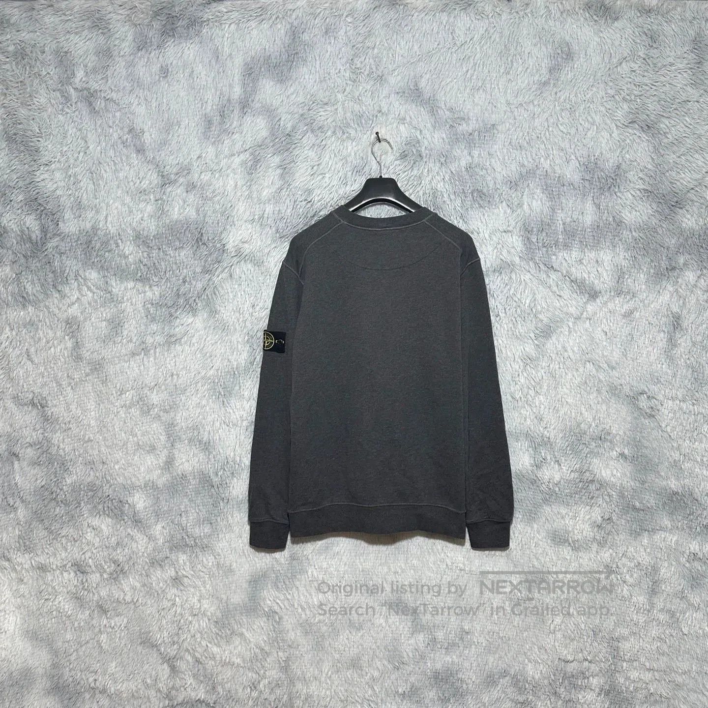 Stone Island stone island basic crewneck sweatshirt in graphite. Size US XL / EU 56 / 4 - 2 Thumbnail