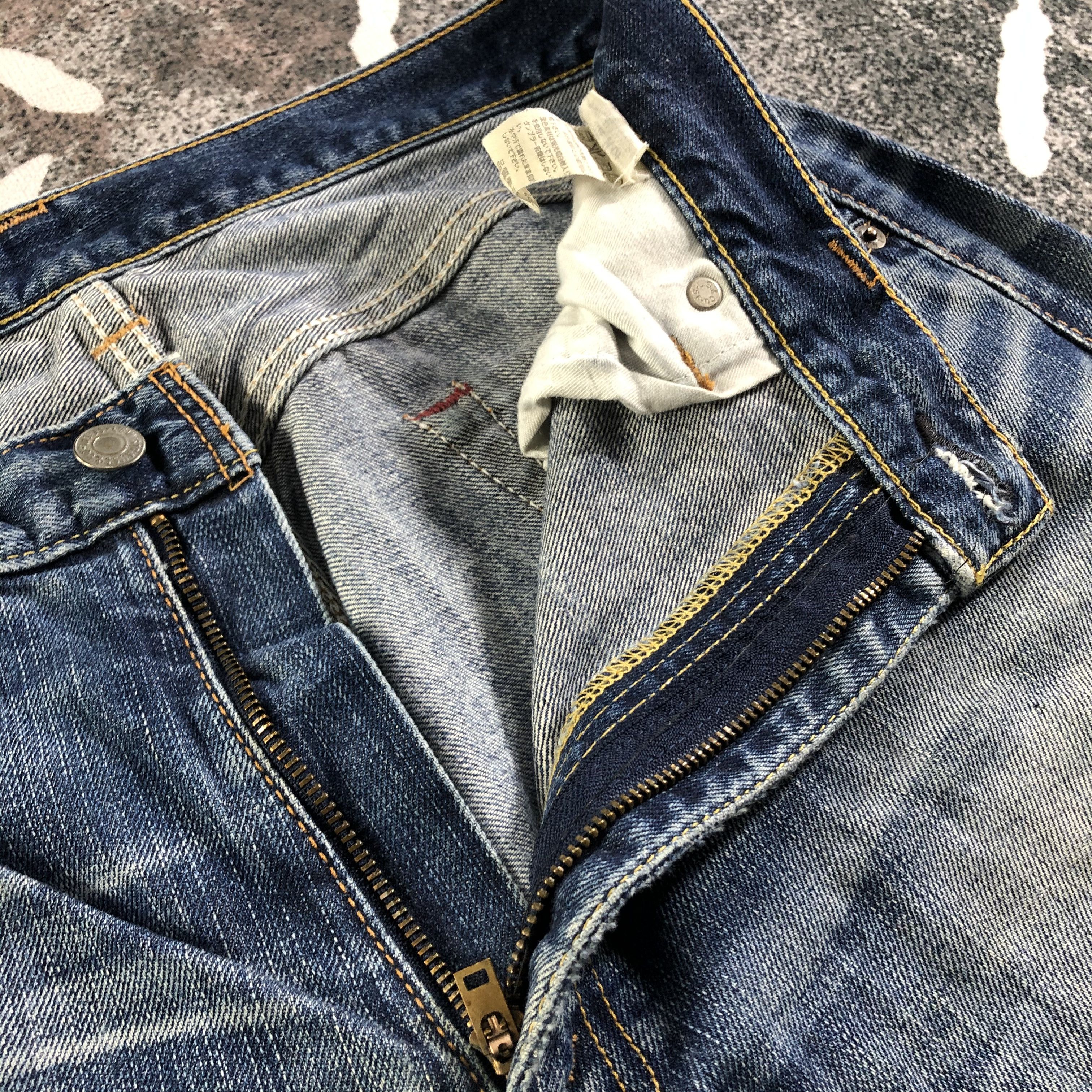Levi's Vintage Levis Jeans 703 Distressed Denim KJ2555 Size US 34 / EU 50 - 9 Thumbnail