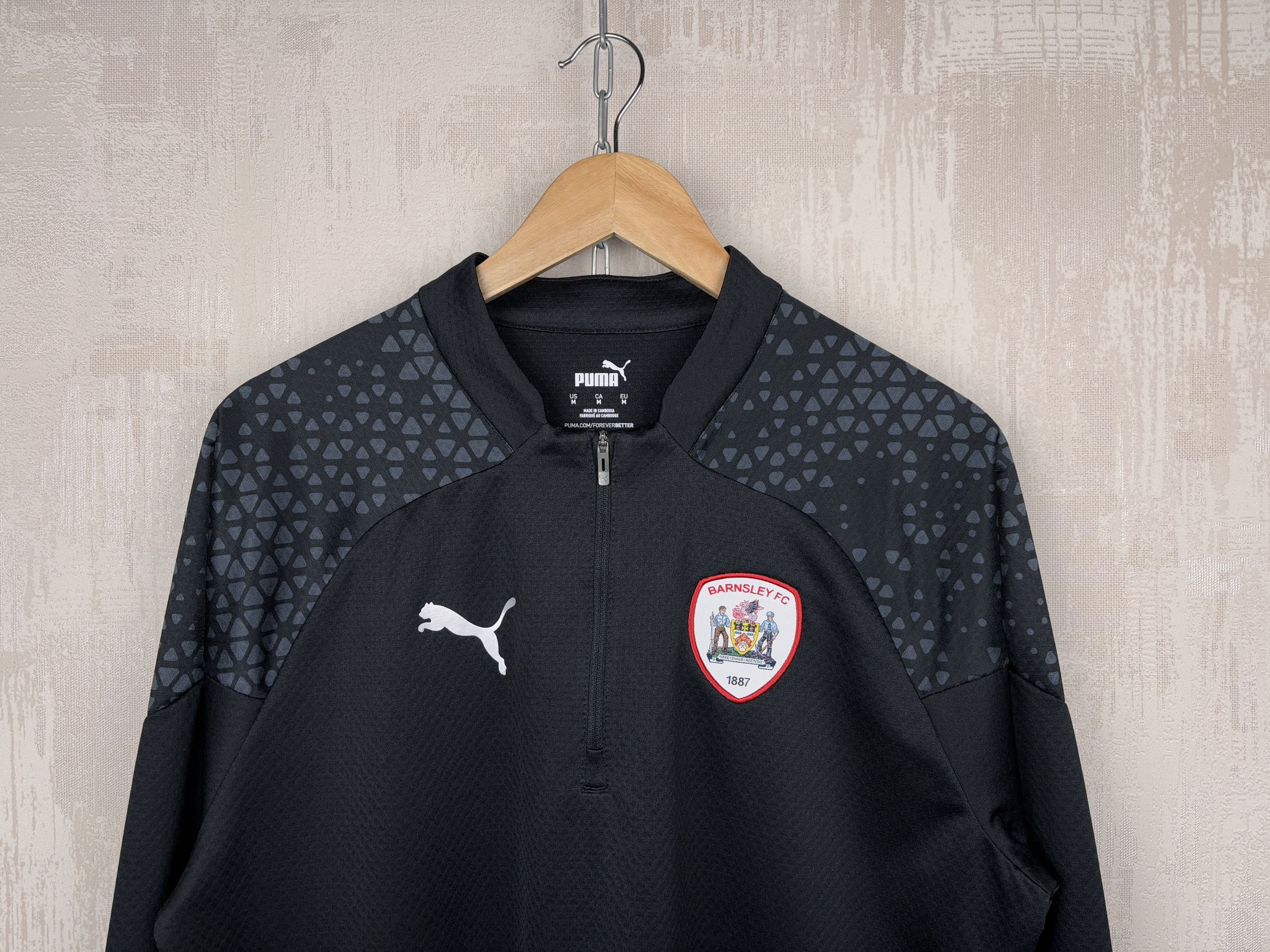 Puma Barnsley FC Training 1/4 Zip Top Pullover Long Sleeve Soccer Size US M / EU 48-50 / 2 - 1 Thumbnail