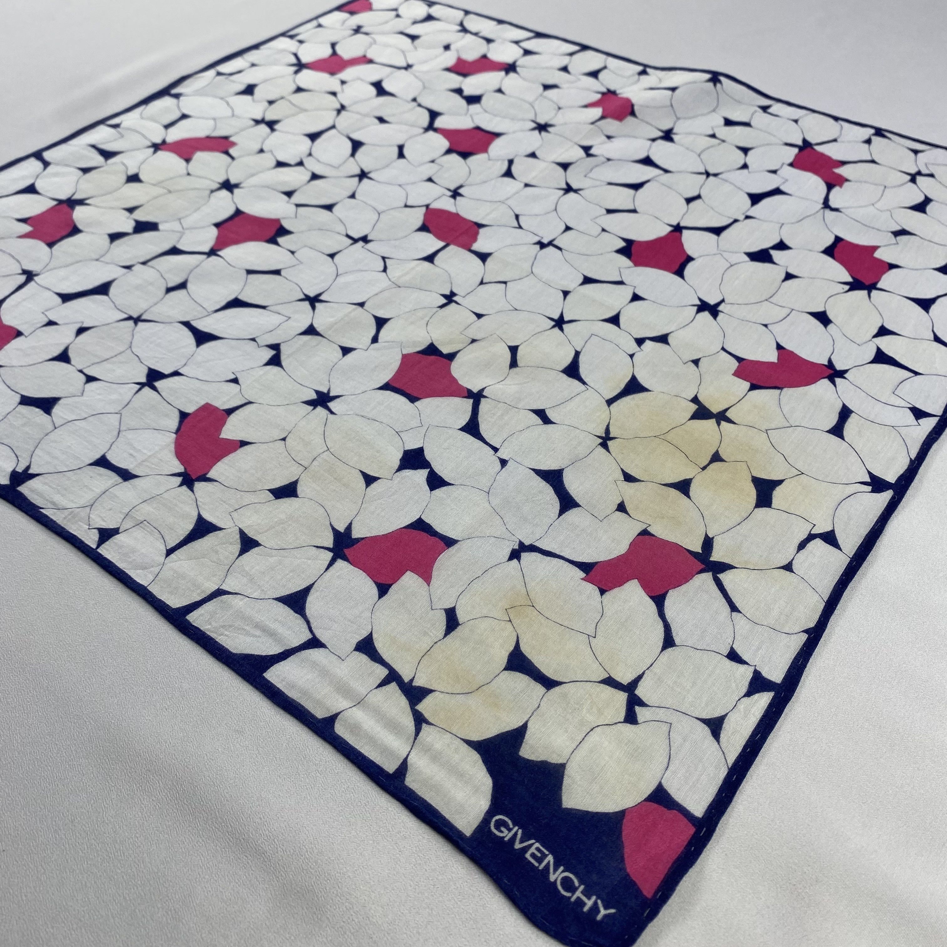 Vintage Givenchy Bandana/ Handkerchief / Neckerchief-P1248 Size ONE SIZE - 2 Thumbnail