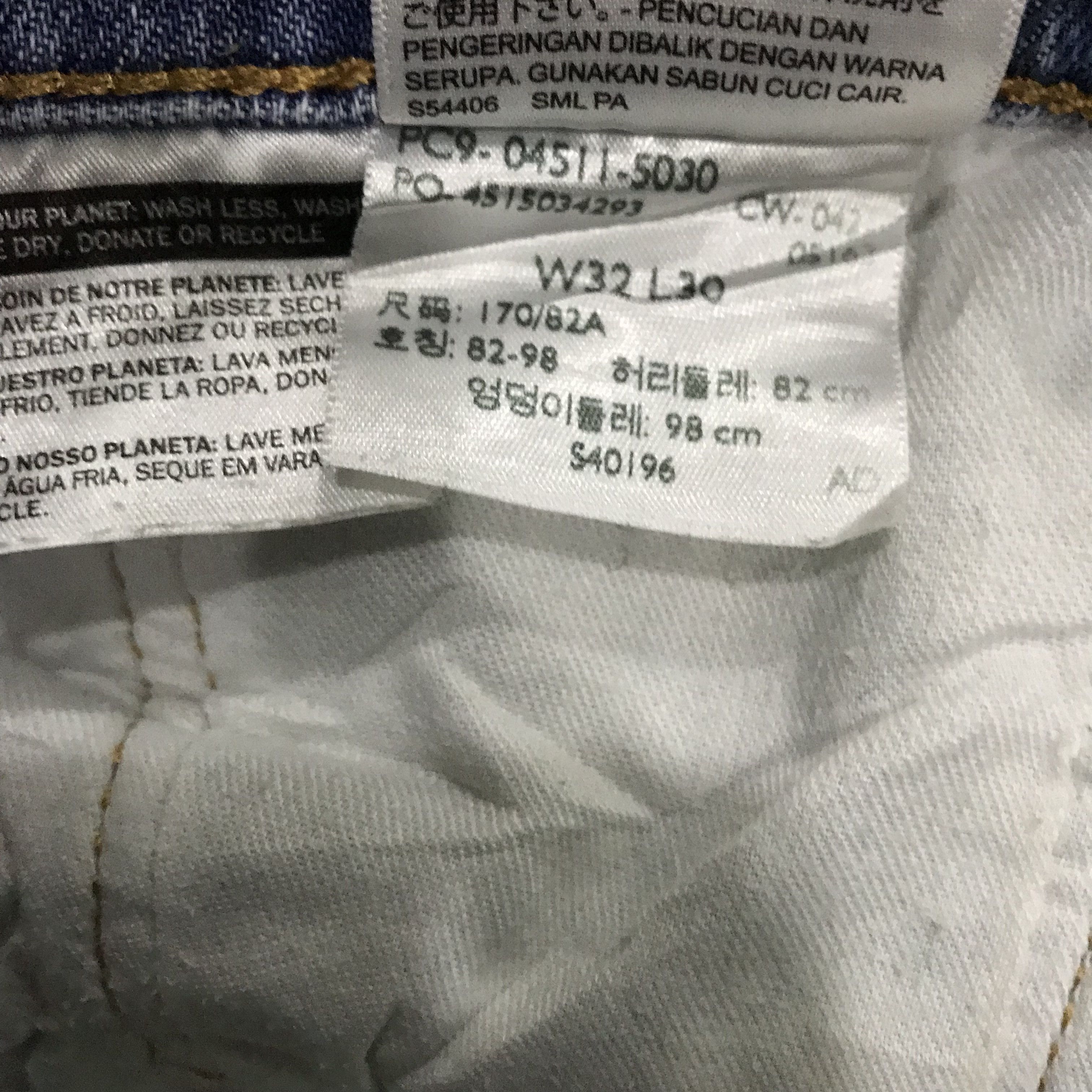 Levi's Vintage Levi’s 511 Slim Fit Jeans Light Wash Distressed Size US 32 / EU 48 - 15 Thumbnail