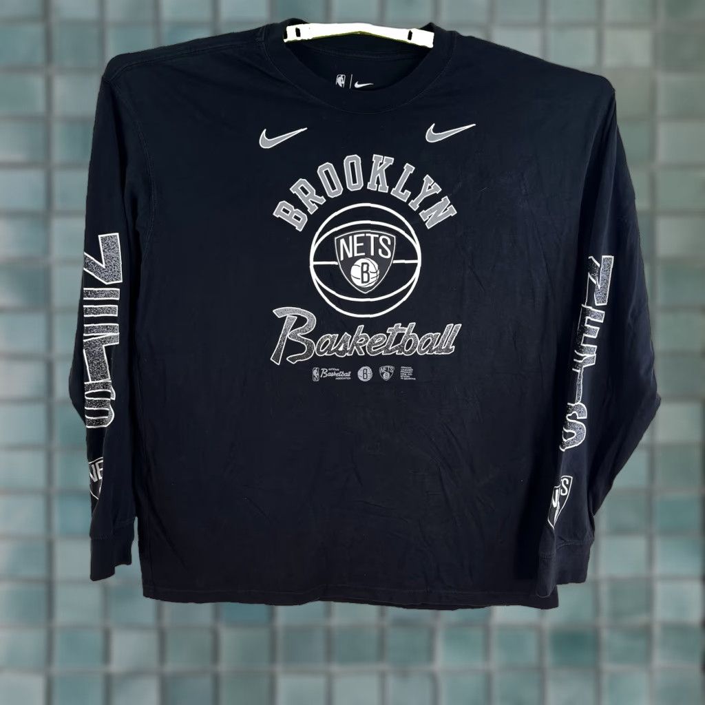 Nike Nike Brooklyn Nets Long Sleeve T-Shirt Mens L Black Graphic Print Relaxed Fit Sports 90s Size US L / EU 52-54 / 3 - 1 Thumbnail