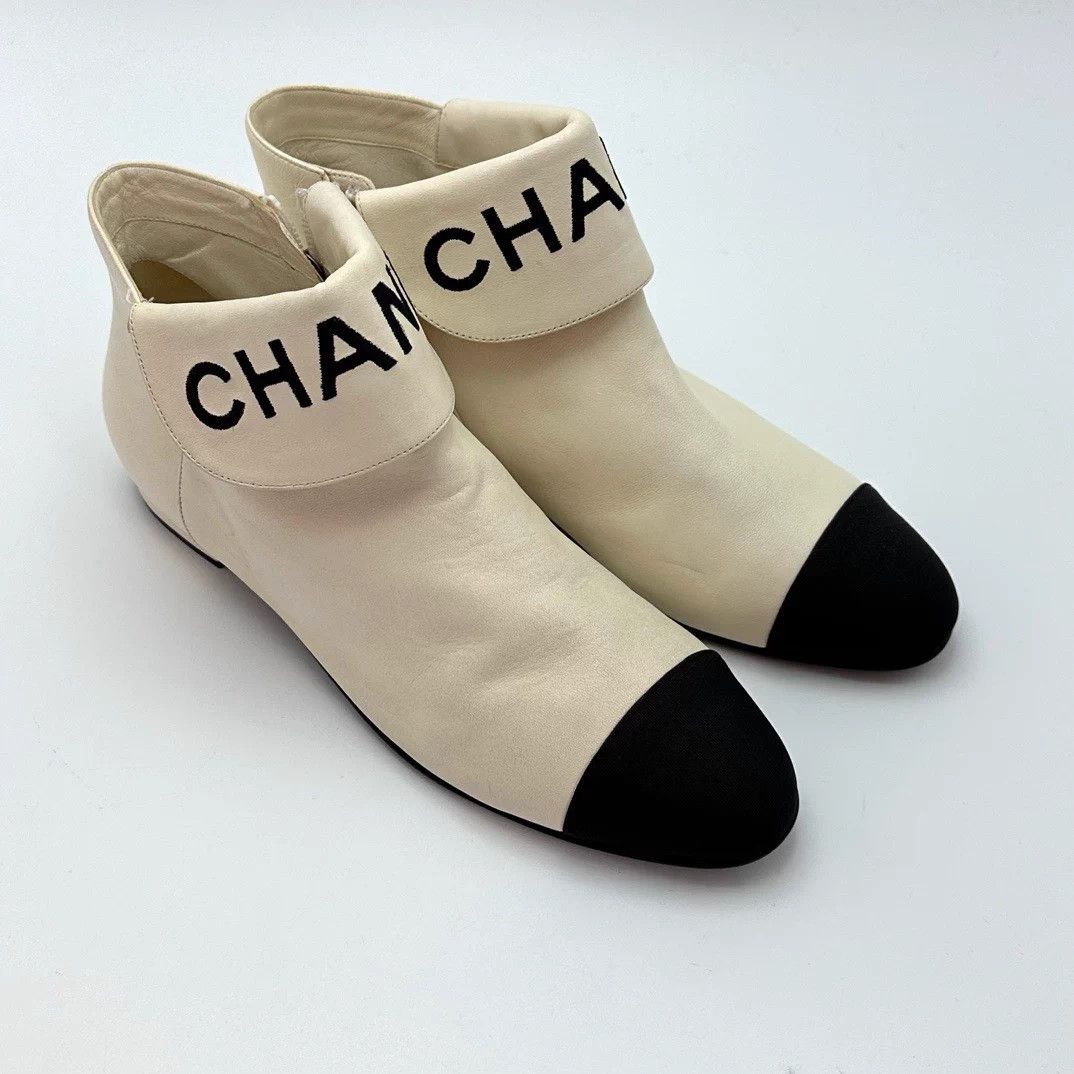 Chanel CHANEL color blocked letter-embroidered short boots 39 Size US 8 / IT 38 - 1 Thumbnail
