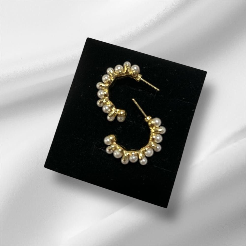 Designer Elegant Gold and Pearl Hoop Earrings Size ONE SIZE - 1 Thumbnail