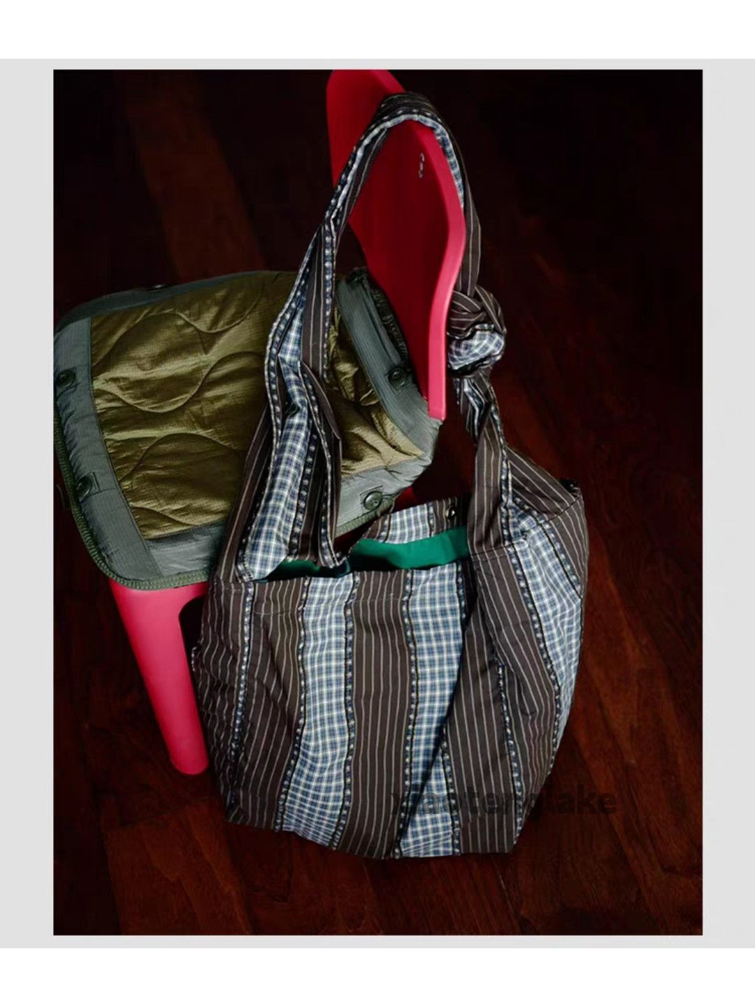 Vintage Unisex utility plaid yuppie y2k messenger crossbody bag Size ONE SIZE - 3 Thumbnail