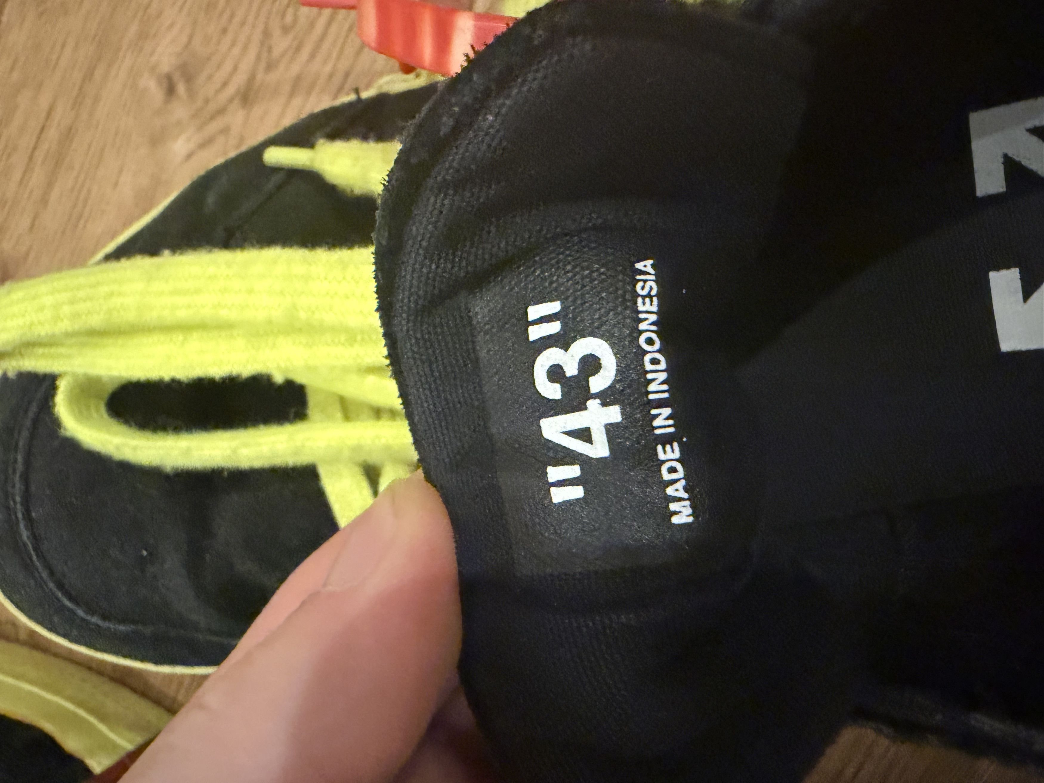 Off-White Off-White Vulcanized Low black/neon Size US 10 / EU 43 - 9 Thumbnail