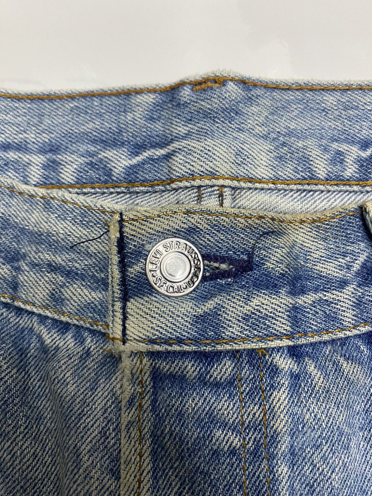 Levi's Vintage Clothing 🔥VINTAGE LEVIS 501 DISTRESSED DENIM MADE IN USA JEANS Size US 34 / EU 50 - 10 Thumbnail
